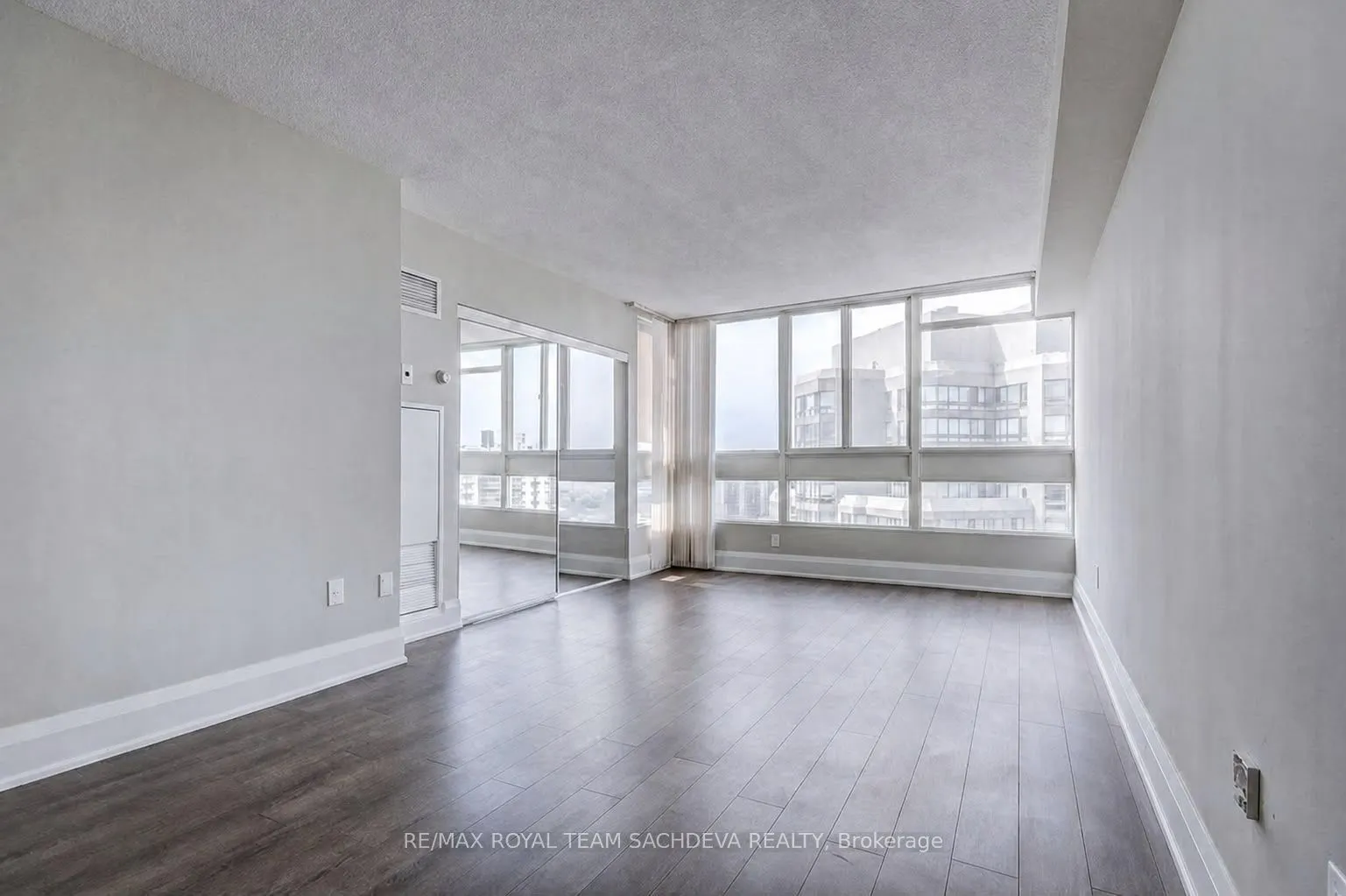 3233 Eglinton Avenue E #1611