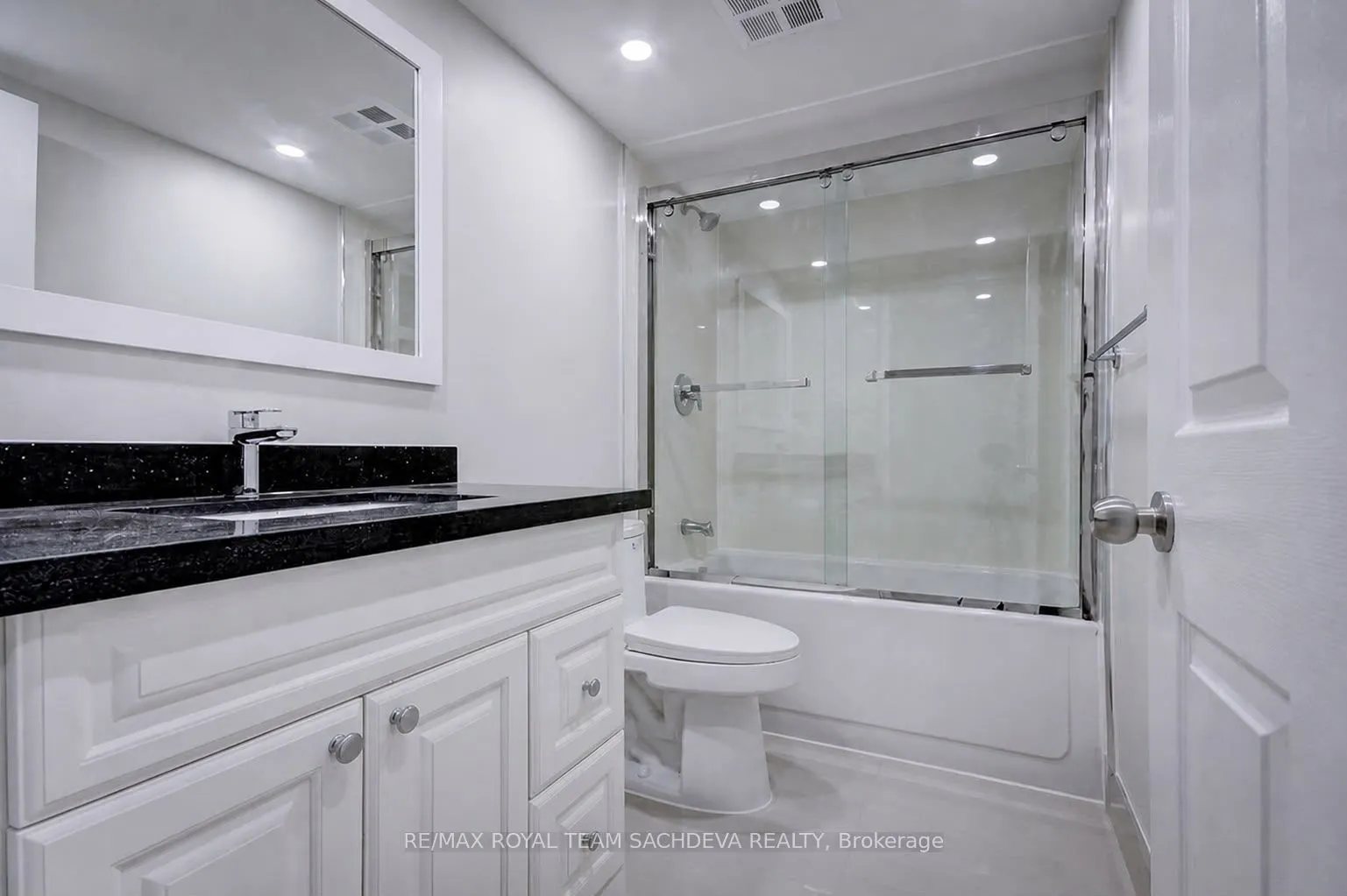 3233 Eglinton Avenue E #1611