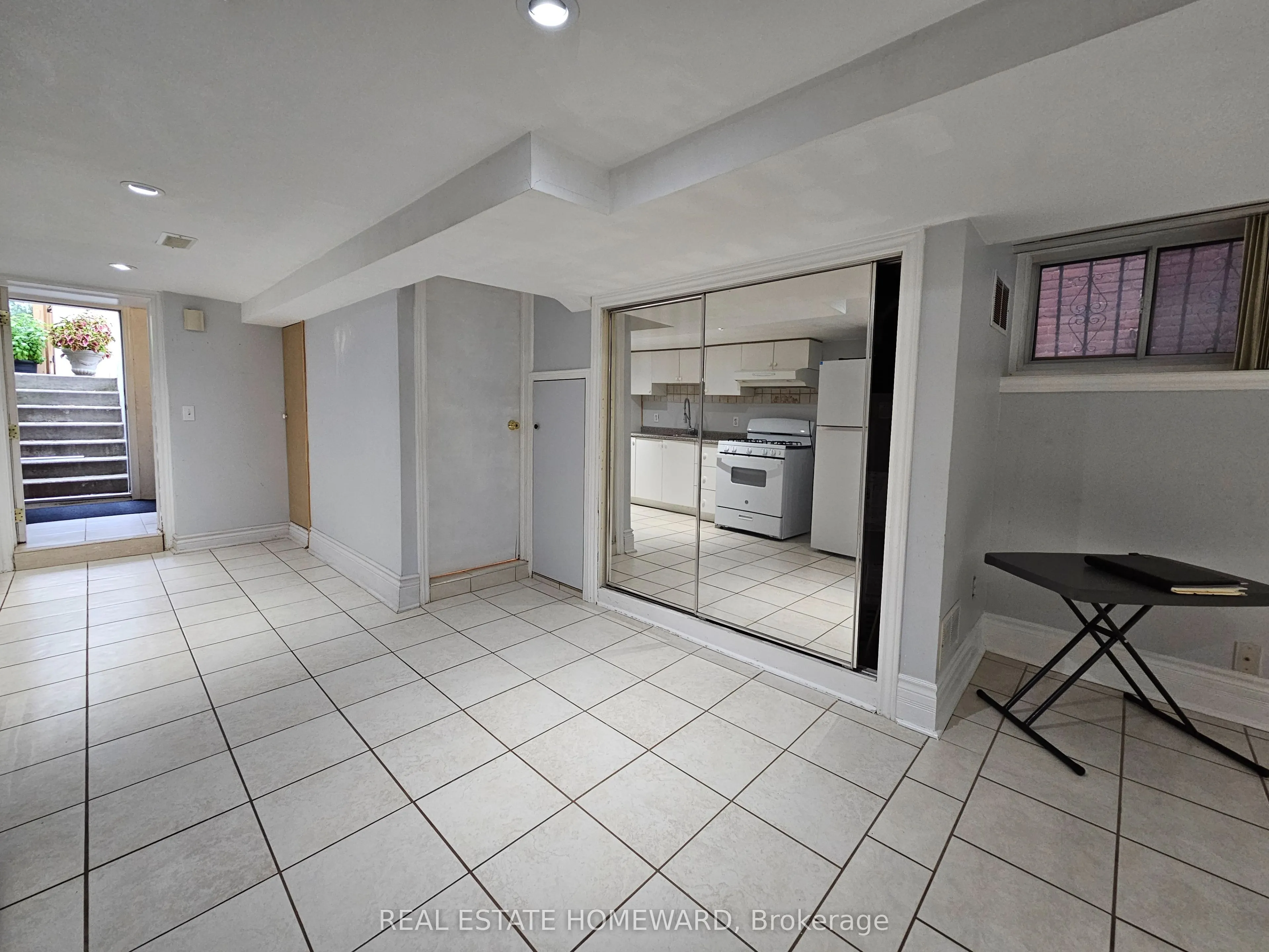 19 Keystone Avenue #Lower level