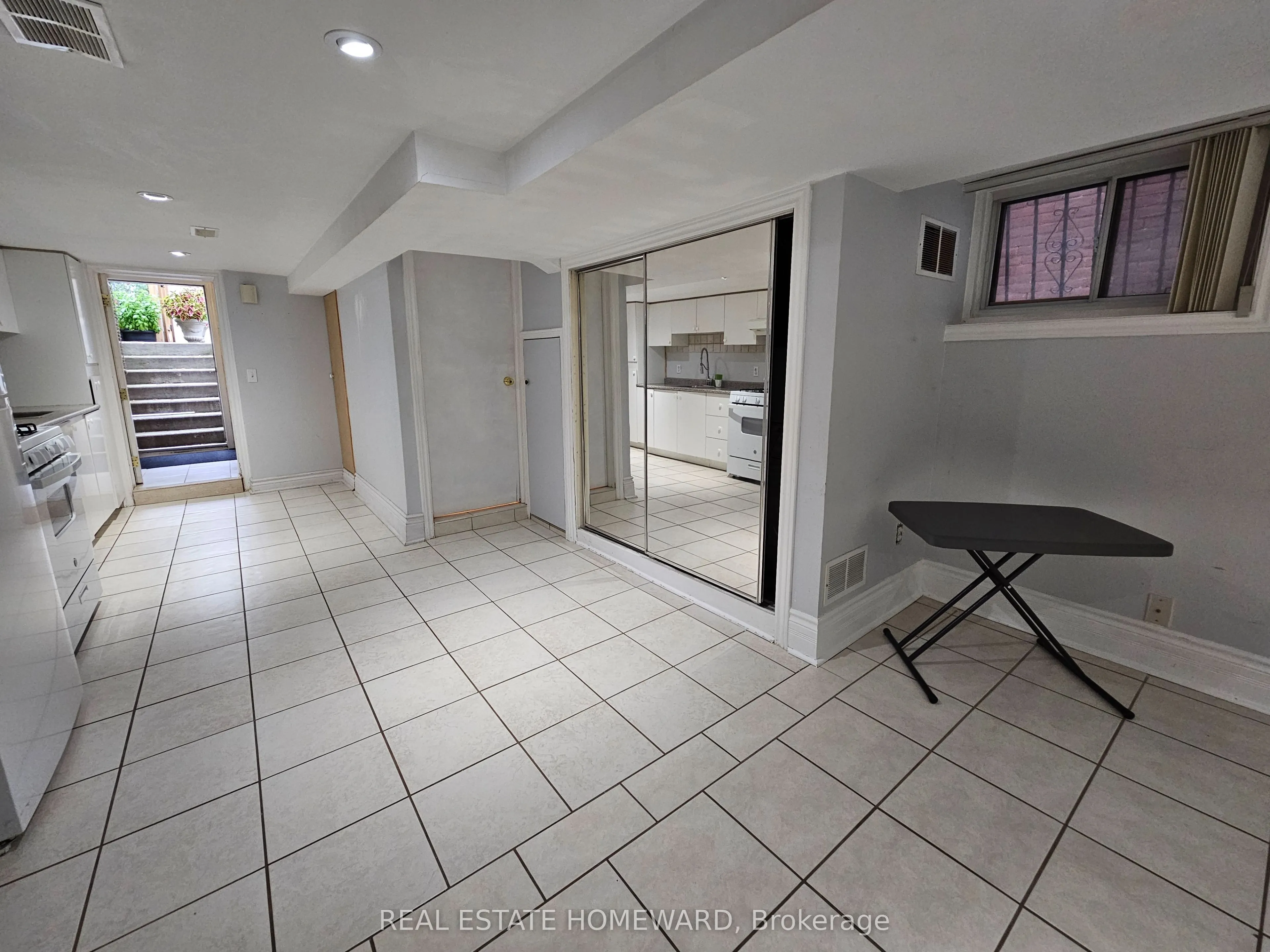 19 Keystone Avenue #Lower level