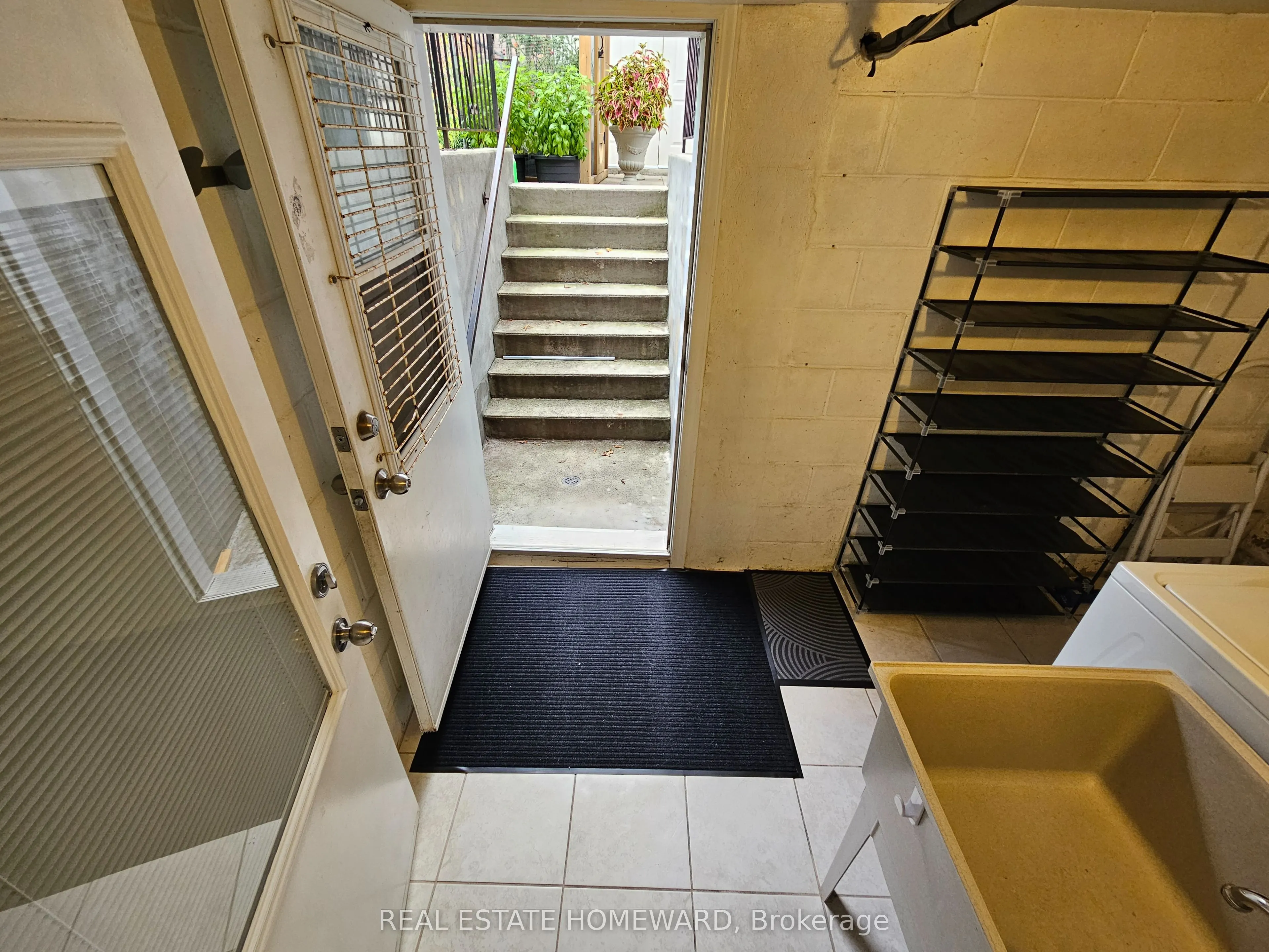 19 Keystone Avenue #Lower level