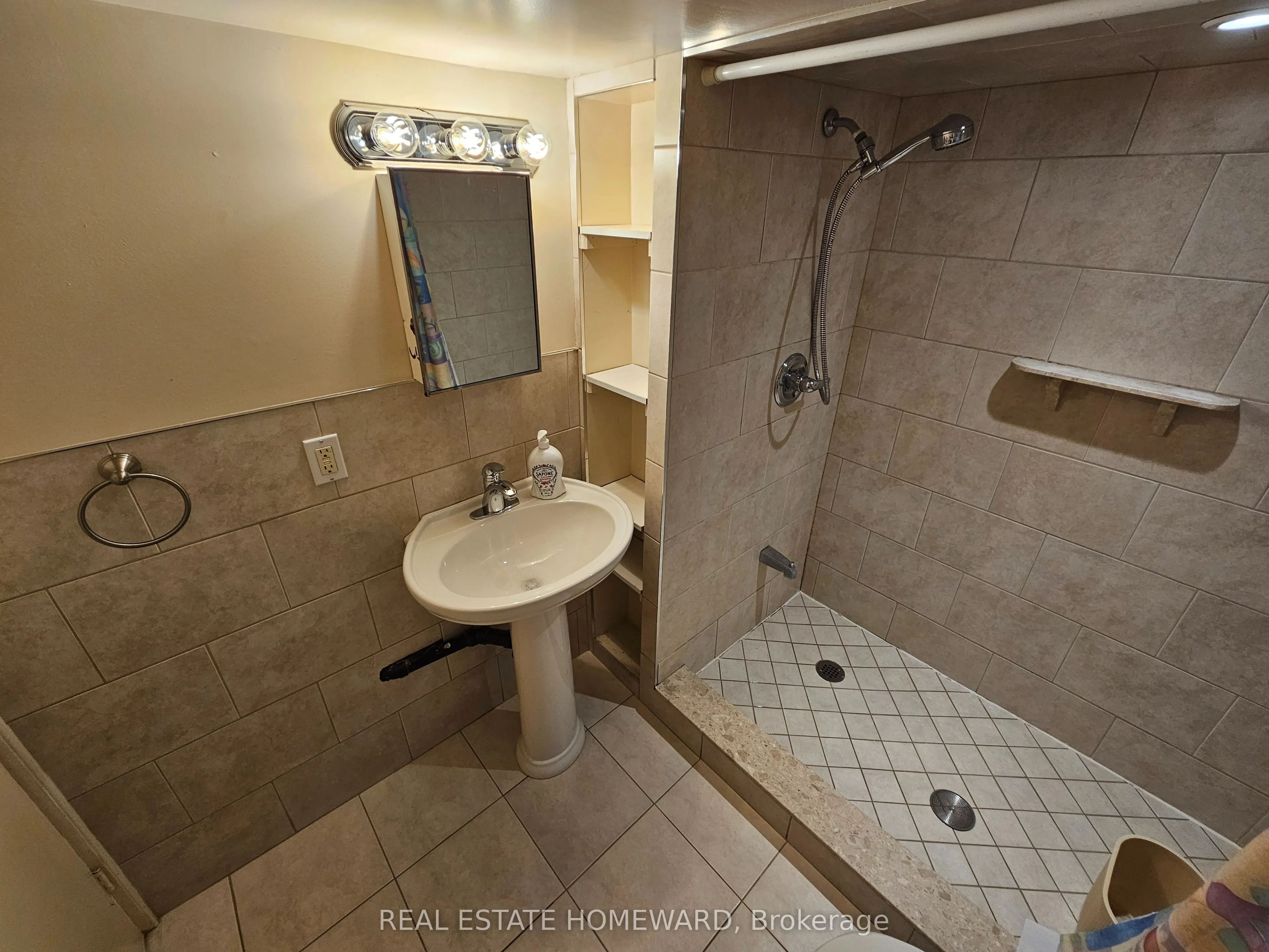 19 Keystone Avenue #Lower level
