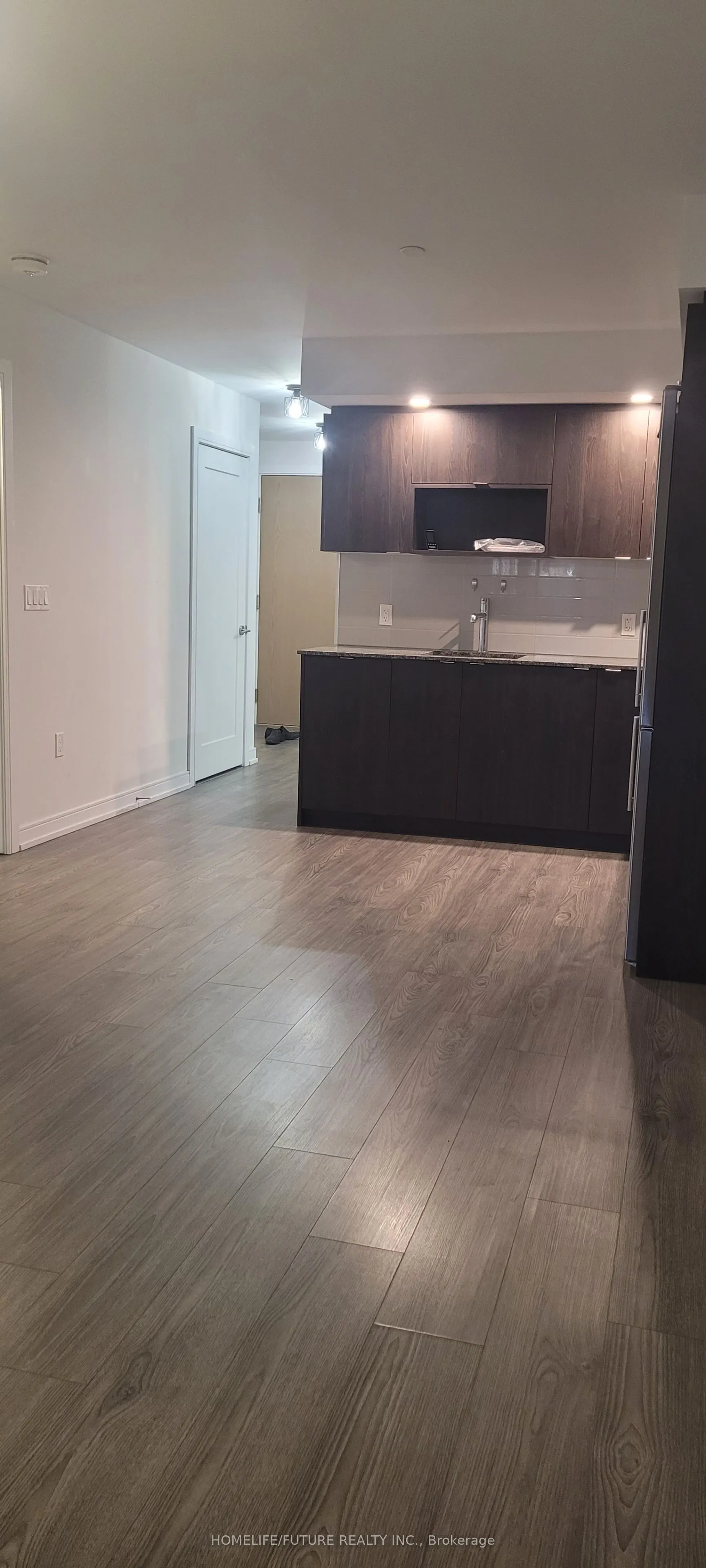 225 Village Green Square #207