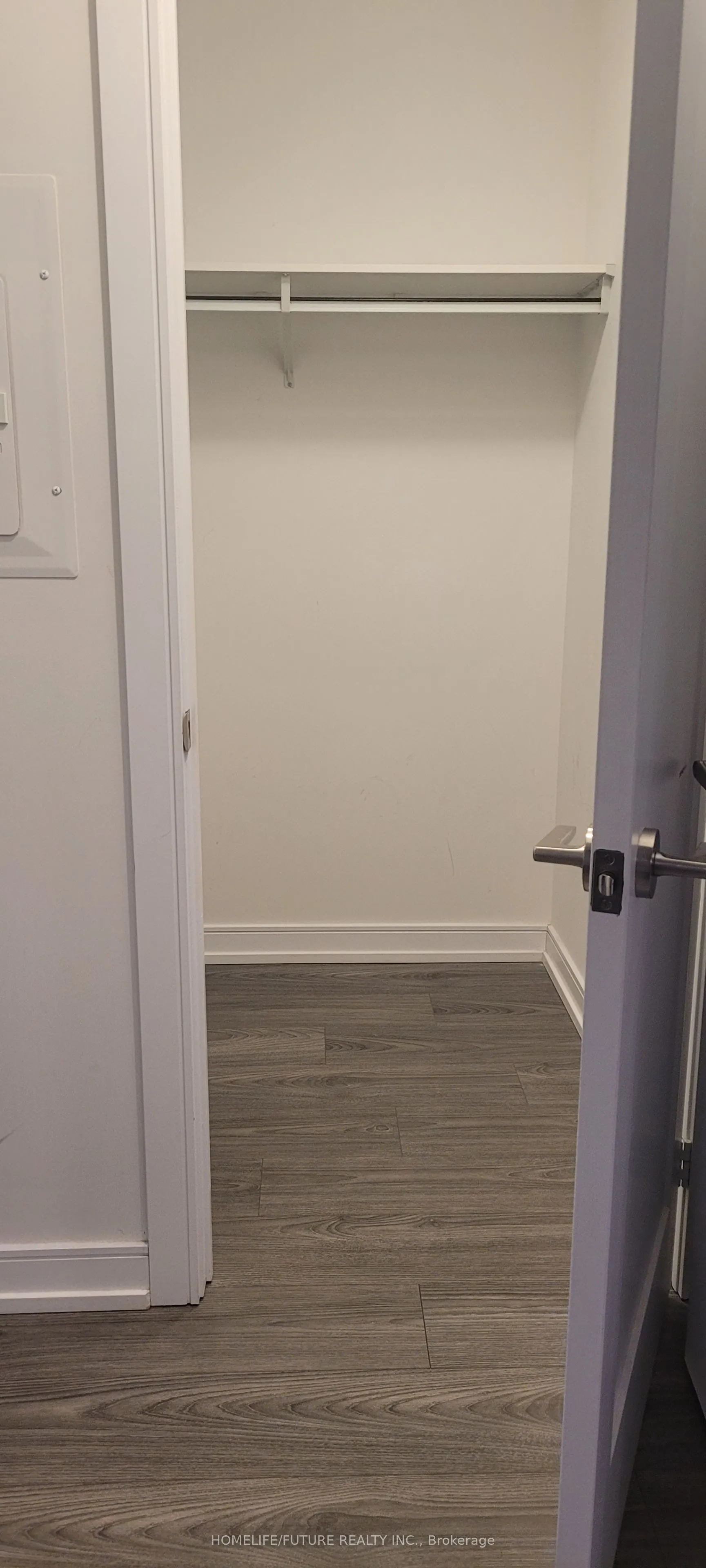 225 Village Green Square #207