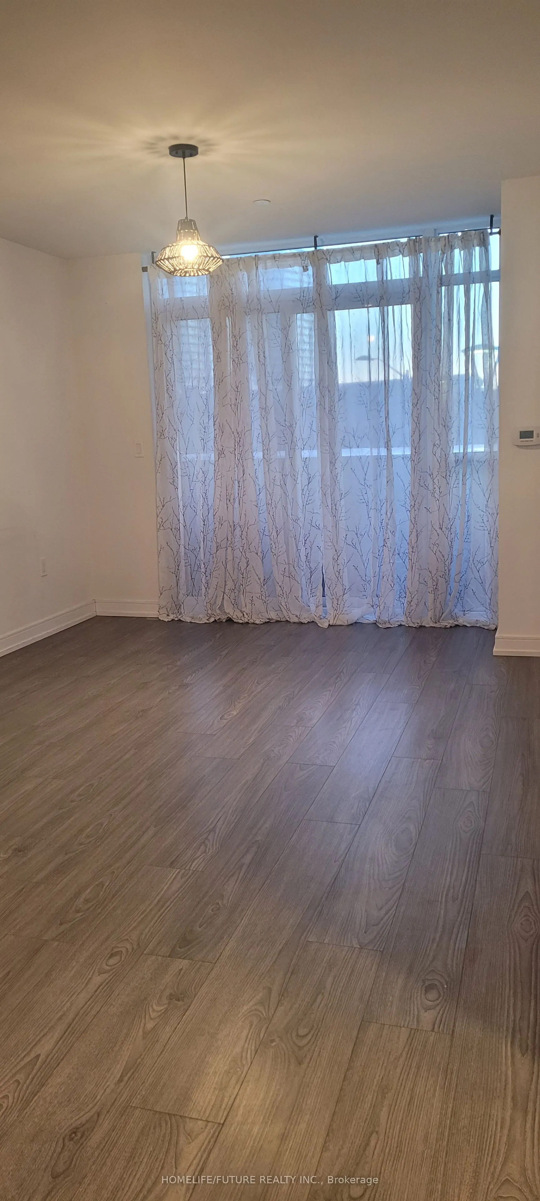 225 Village Green Square #207