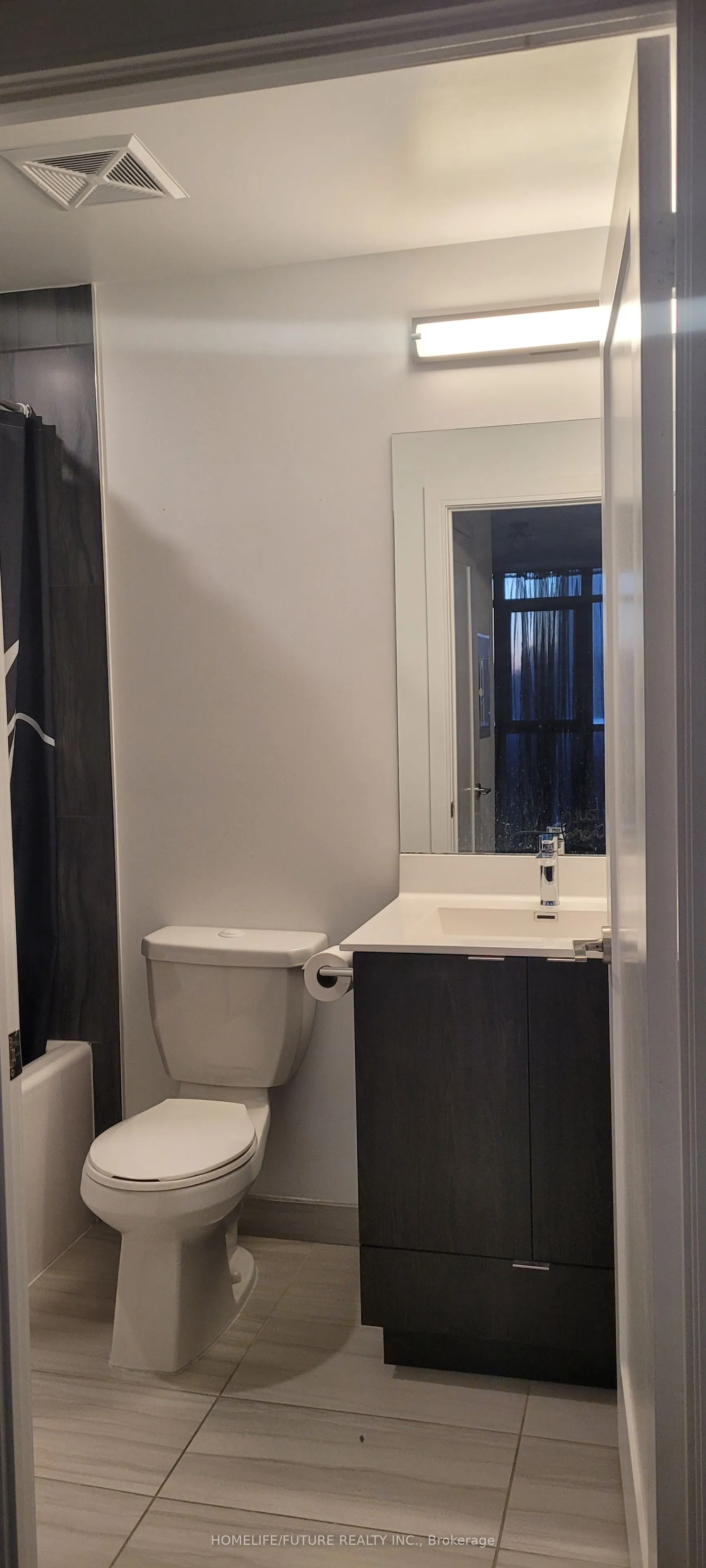 225 Village Green Square #207