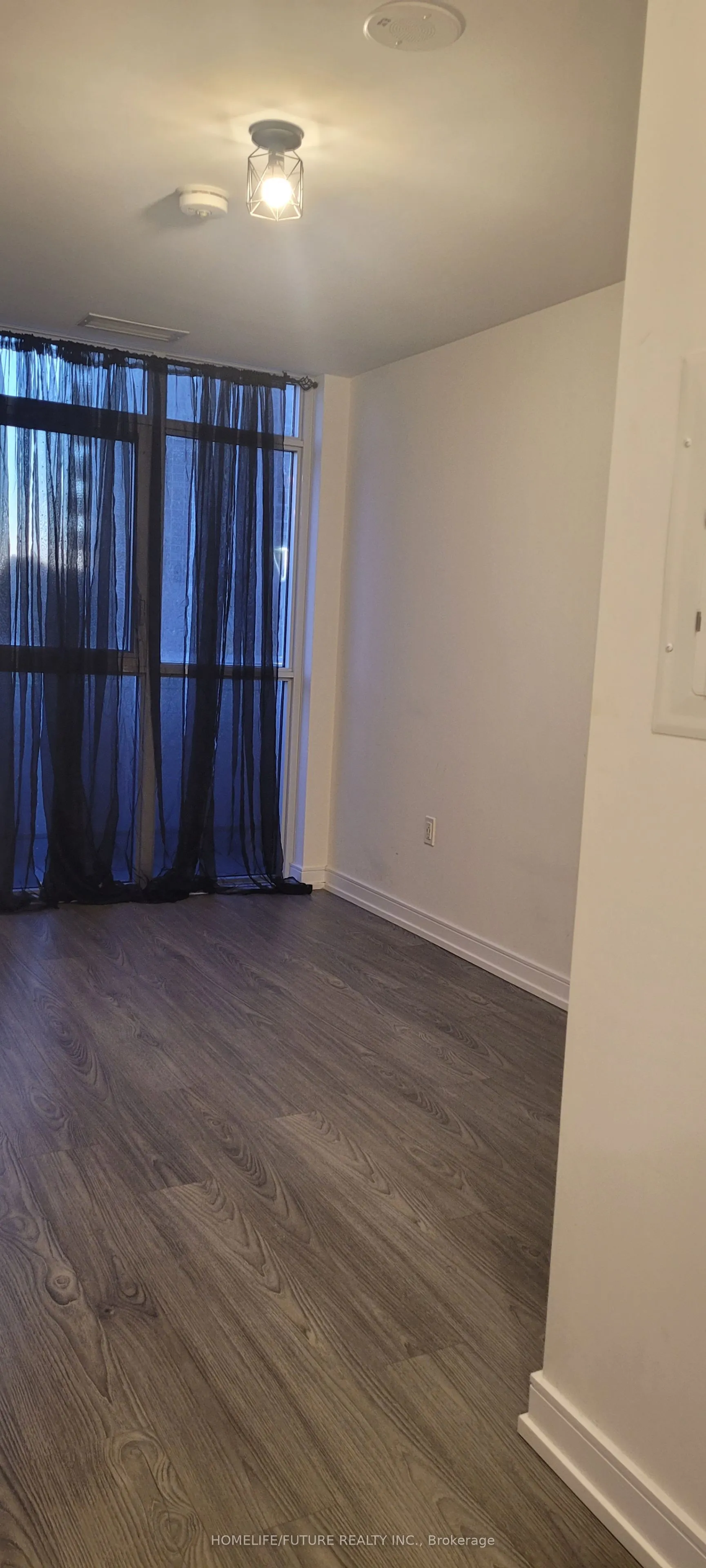 225 Village Green Square #207