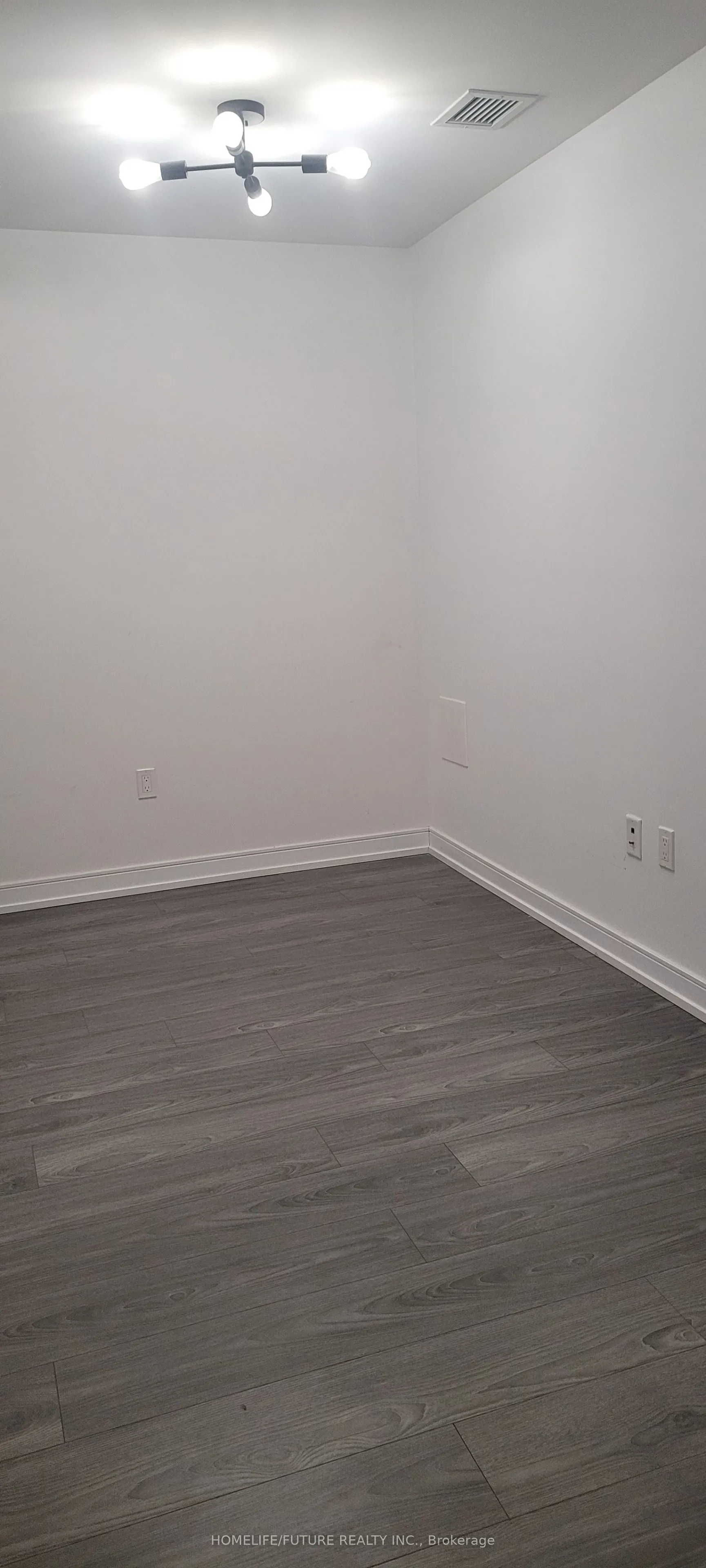 225 Village Green Square #207