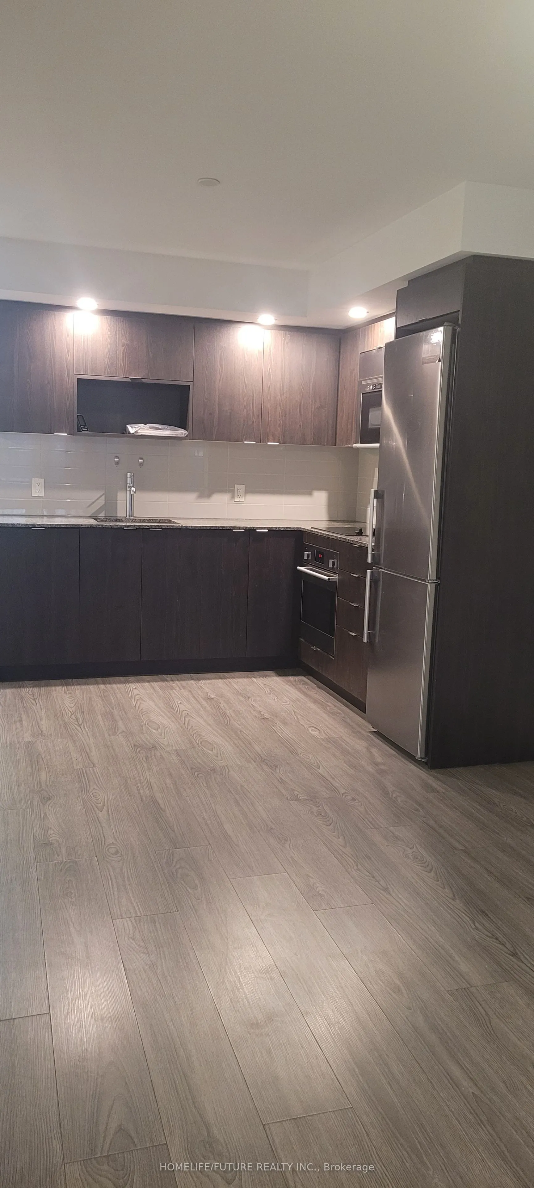 225 Village Green Square #207