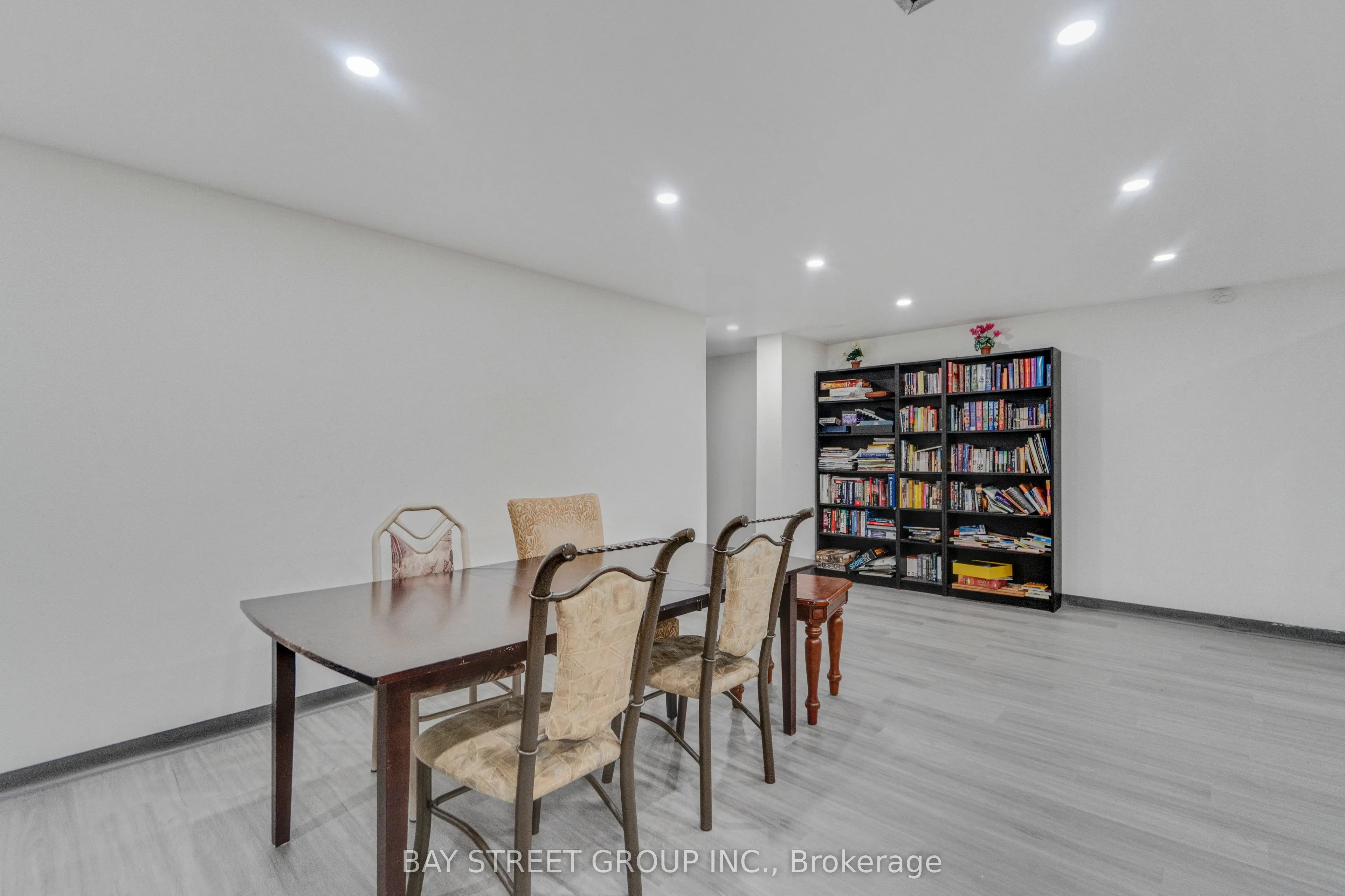 10 Stonehill Court #1207