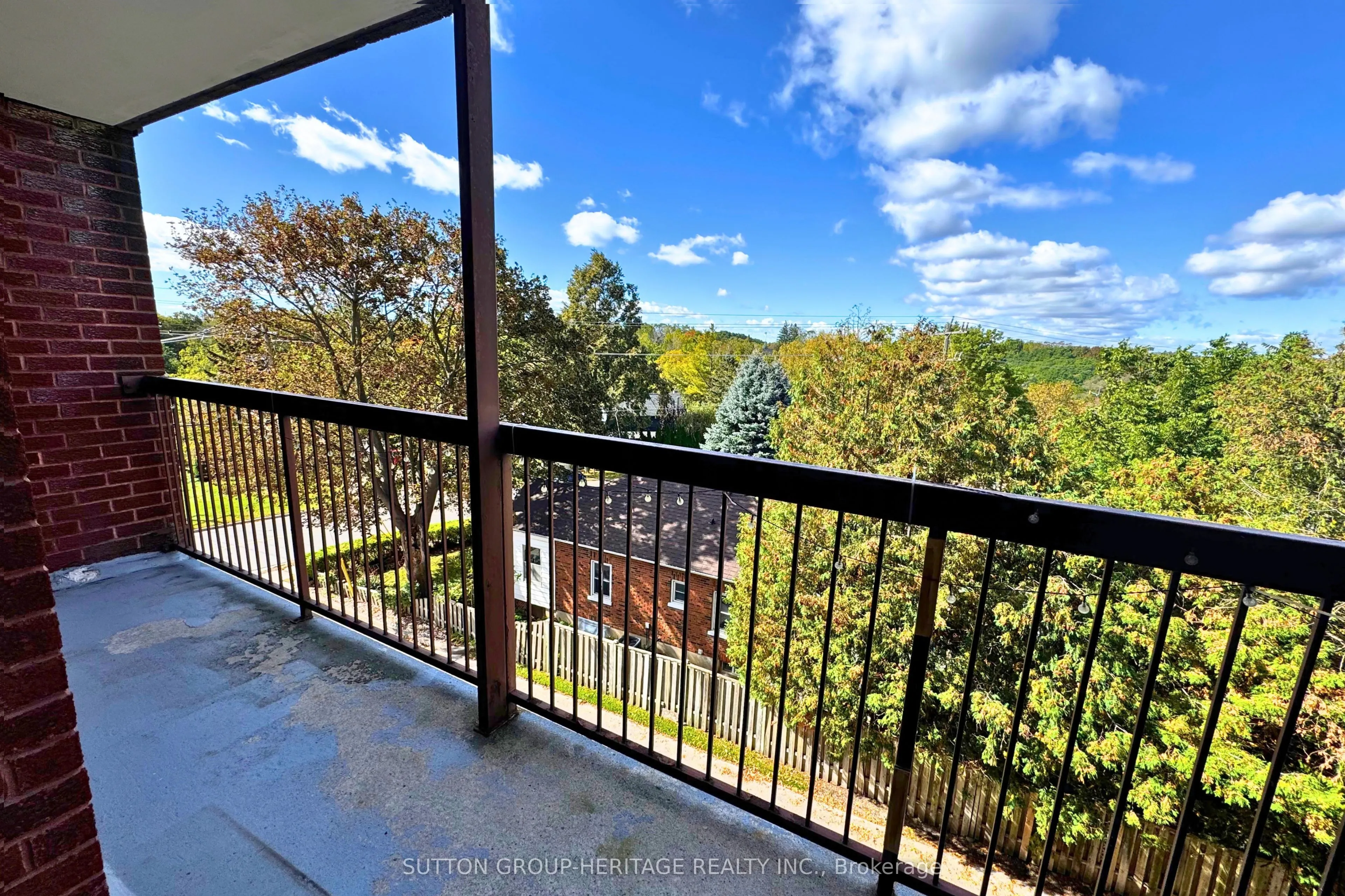 144 Queen Street W #403