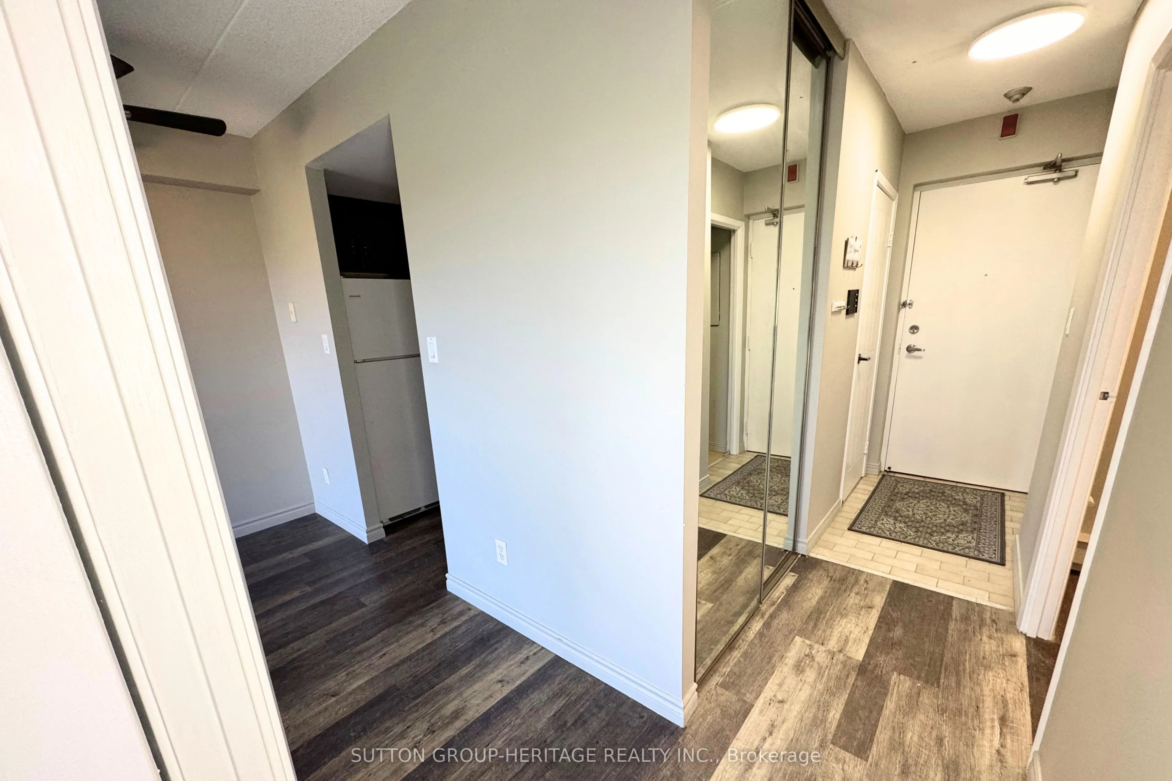 144 Queen Street W #403