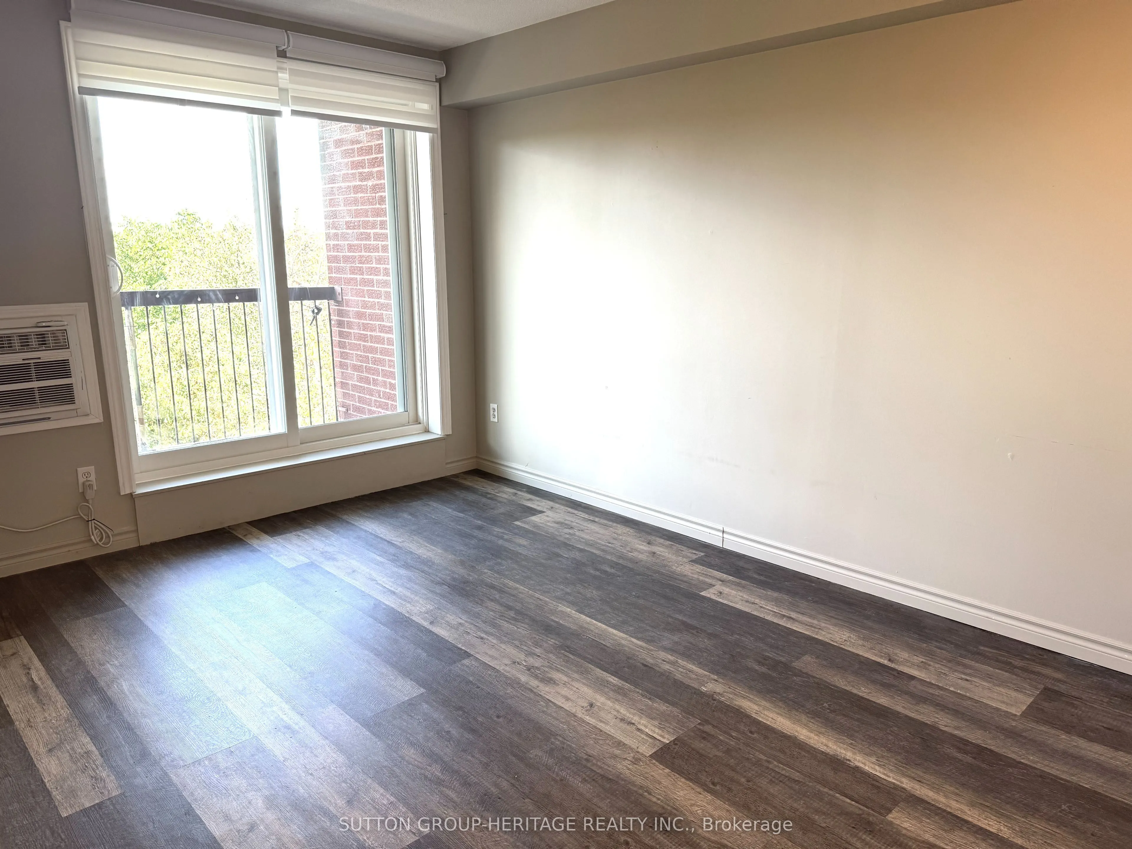 144 Queen Street W #403