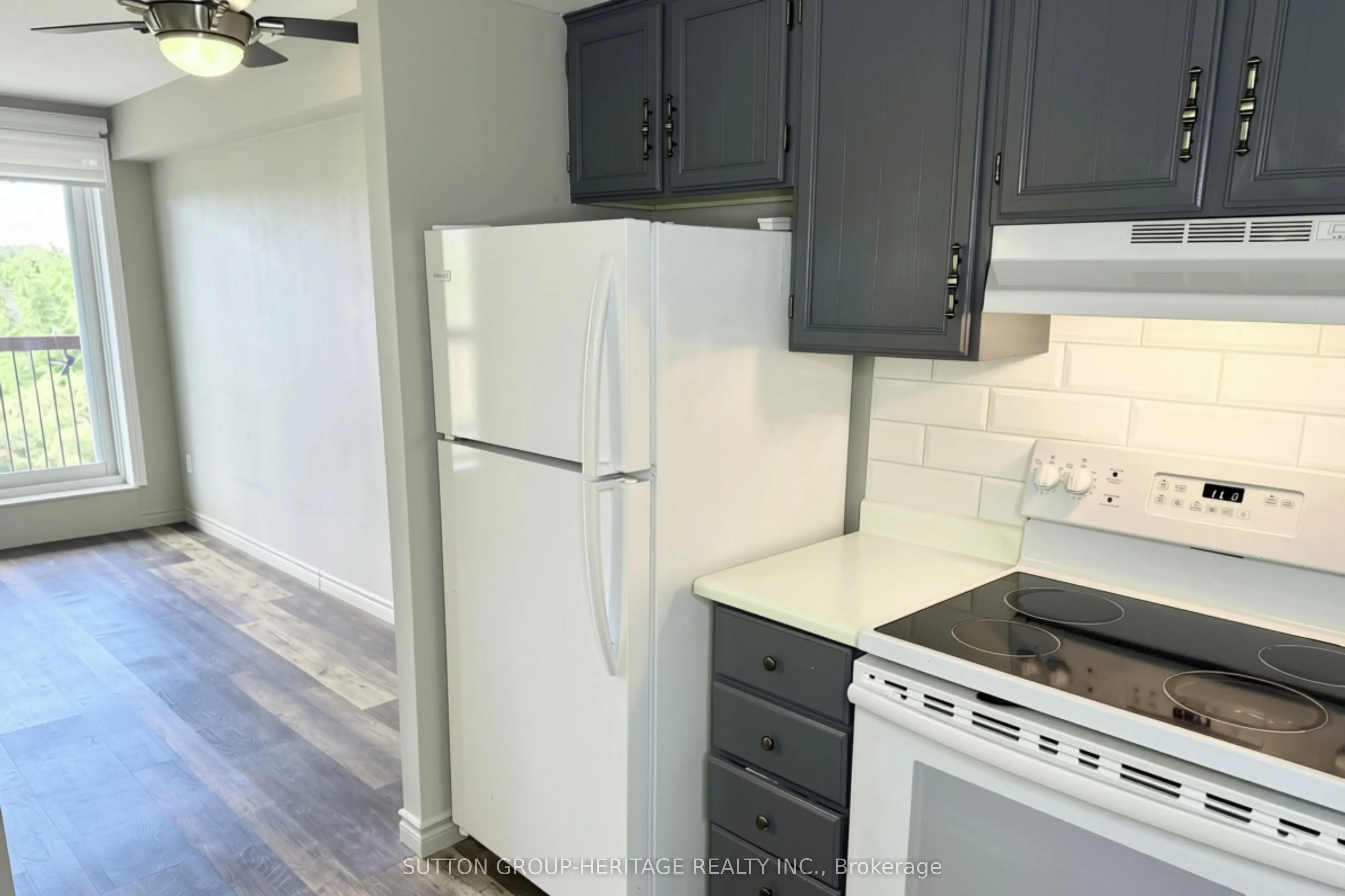 144 Queen Street W #403