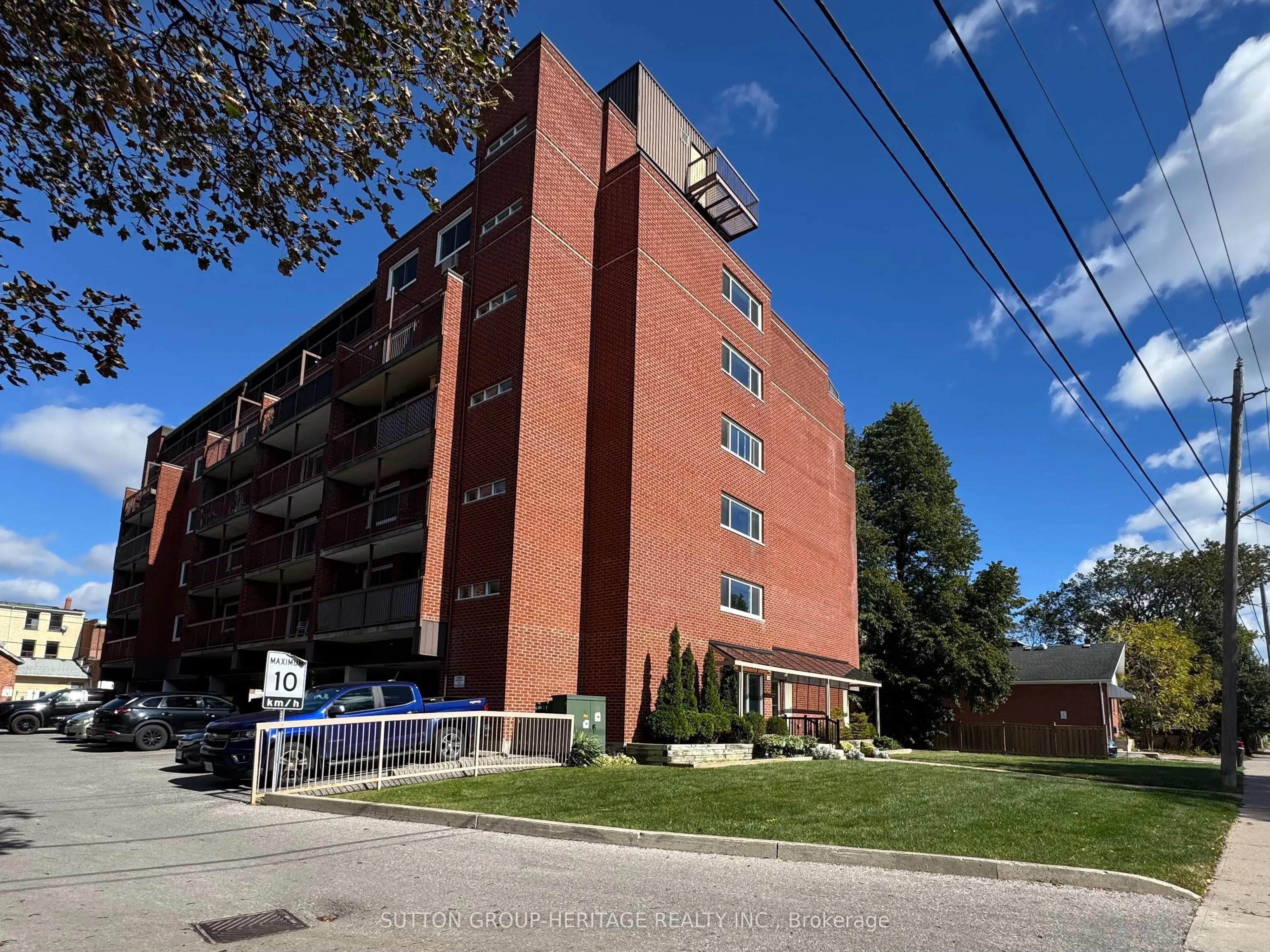 144 Queen Street W #403