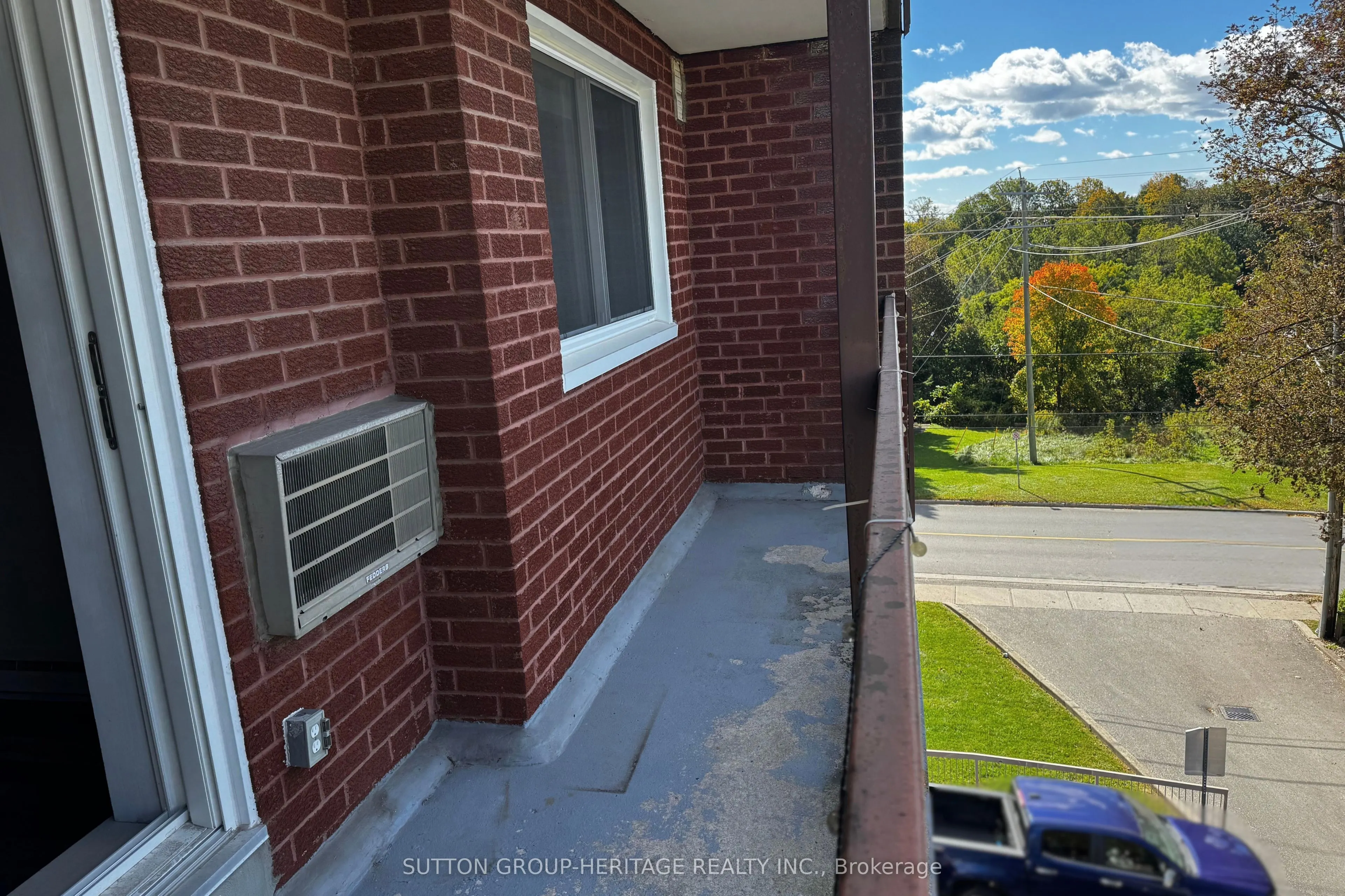 144 Queen Street W #403