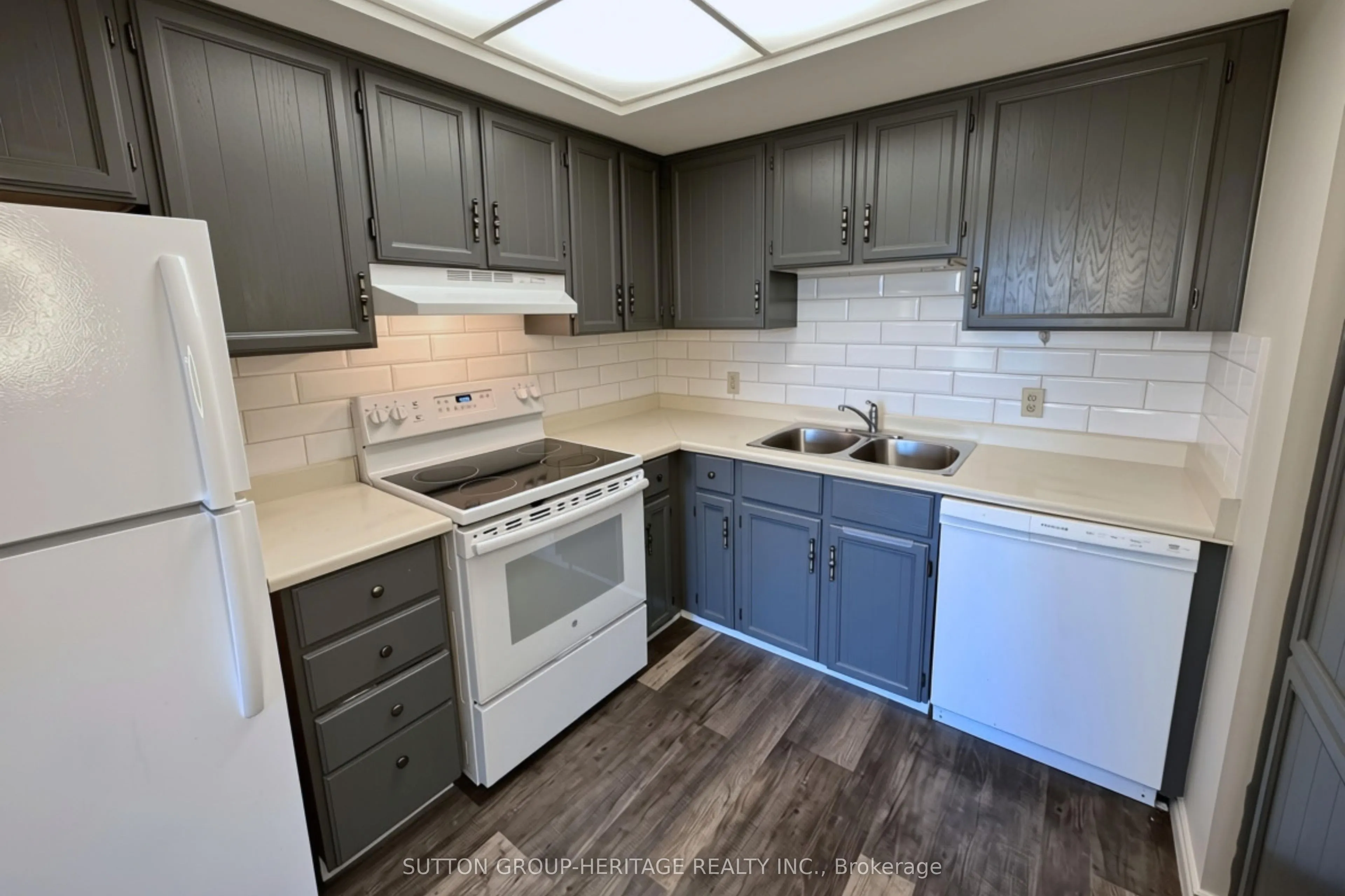 144 Queen Street W #403