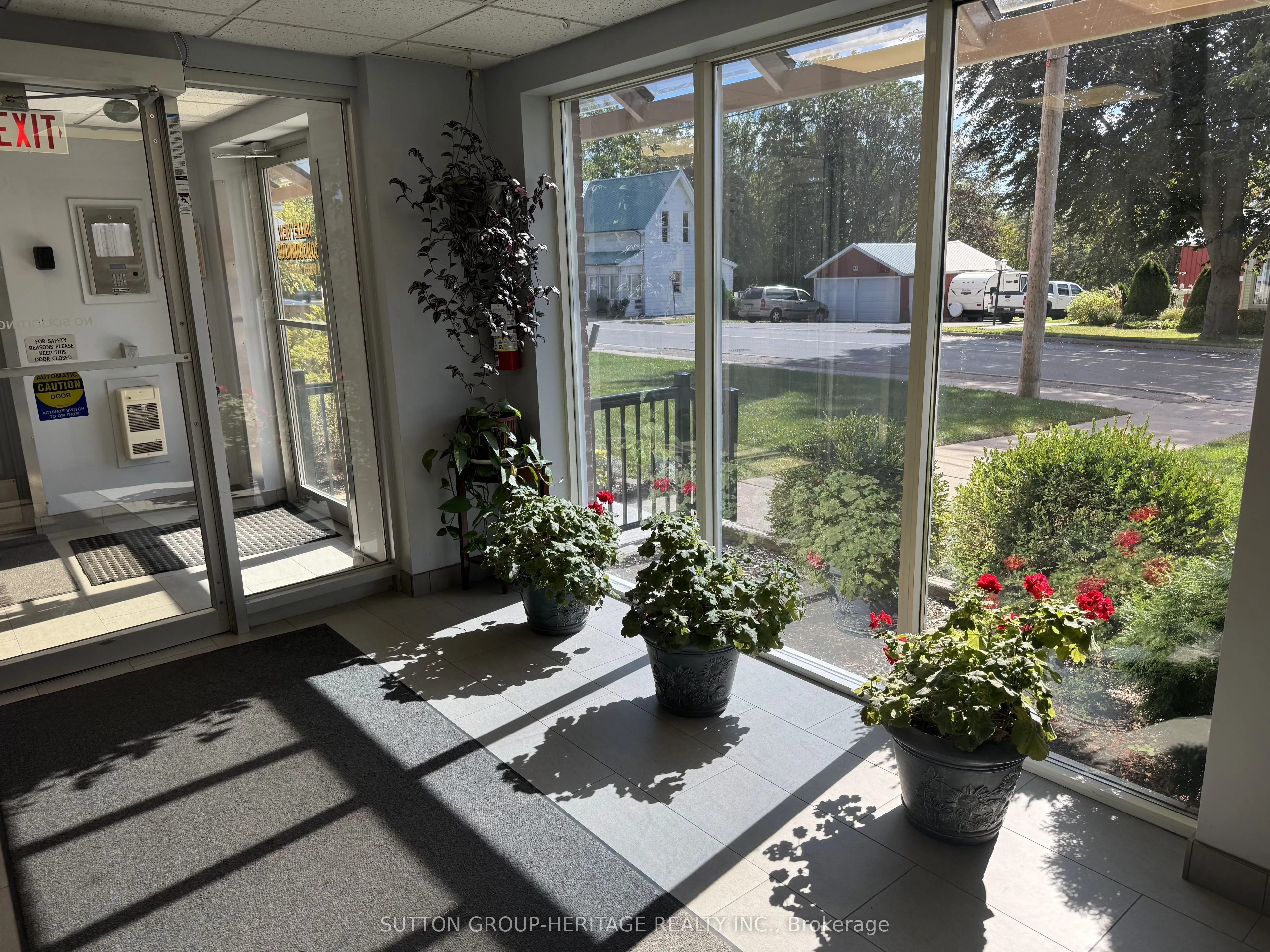 144 Queen Street W #403