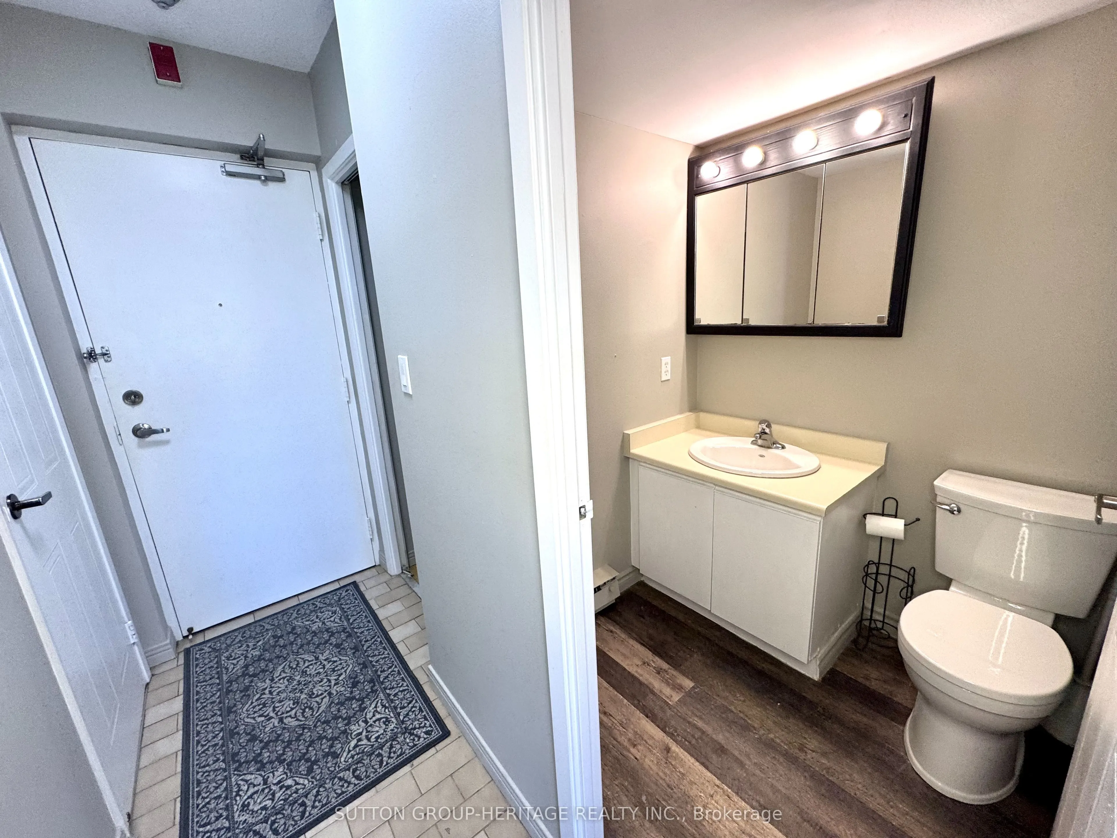 144 Queen Street W #403
