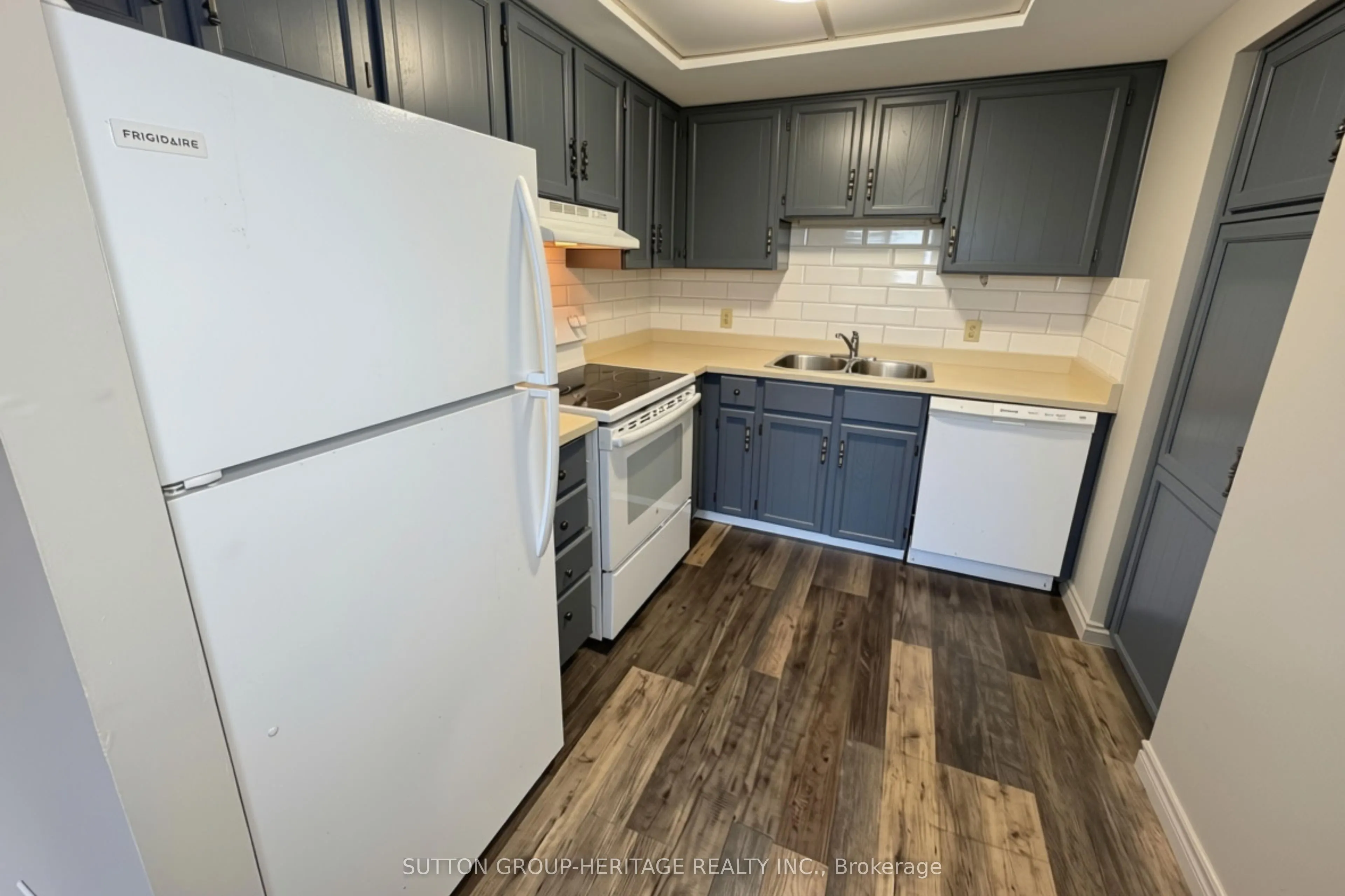 144 Queen Street W #403
