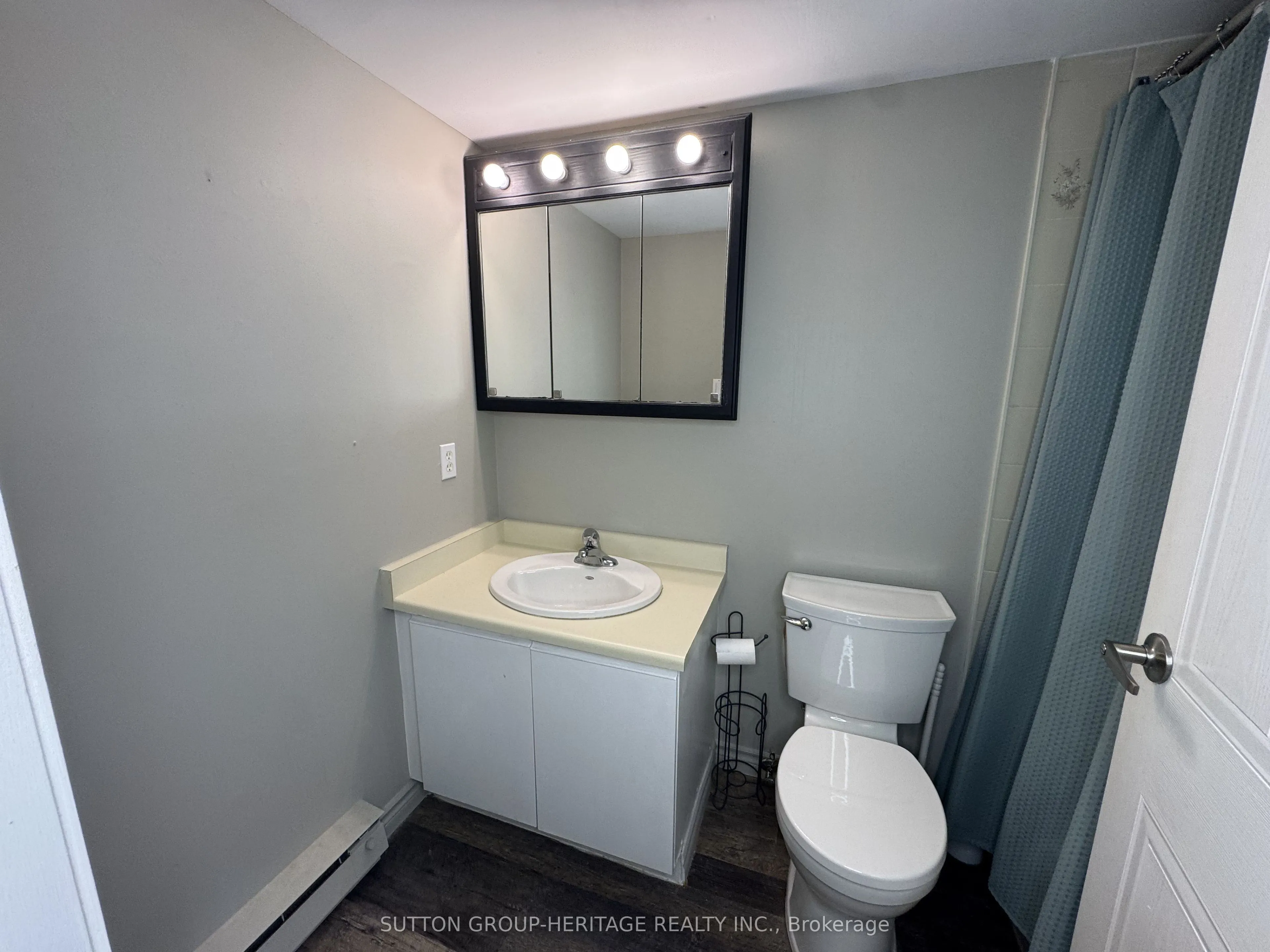 144 Queen Street W #403
