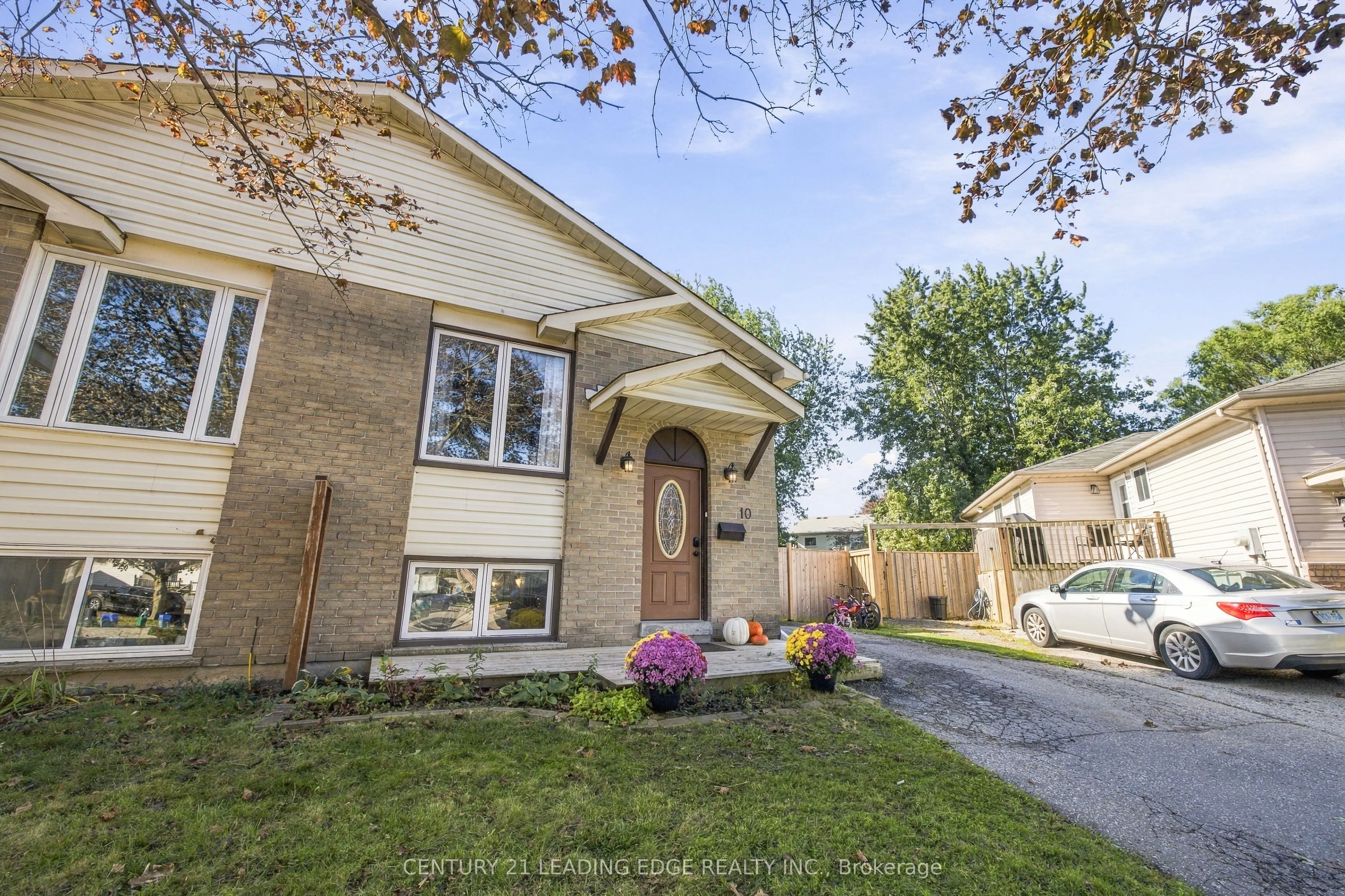 10 Fairbairn Court