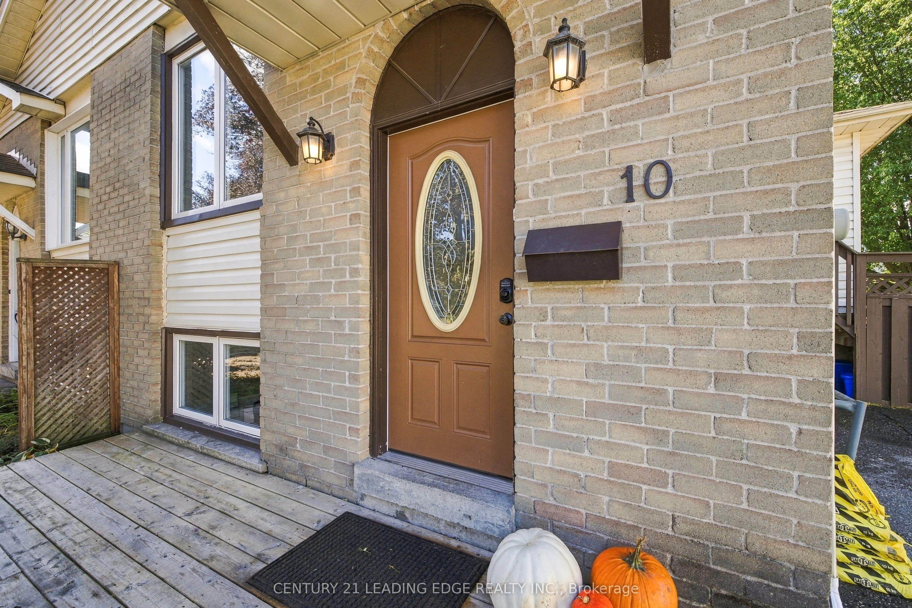10 Fairbairn Court