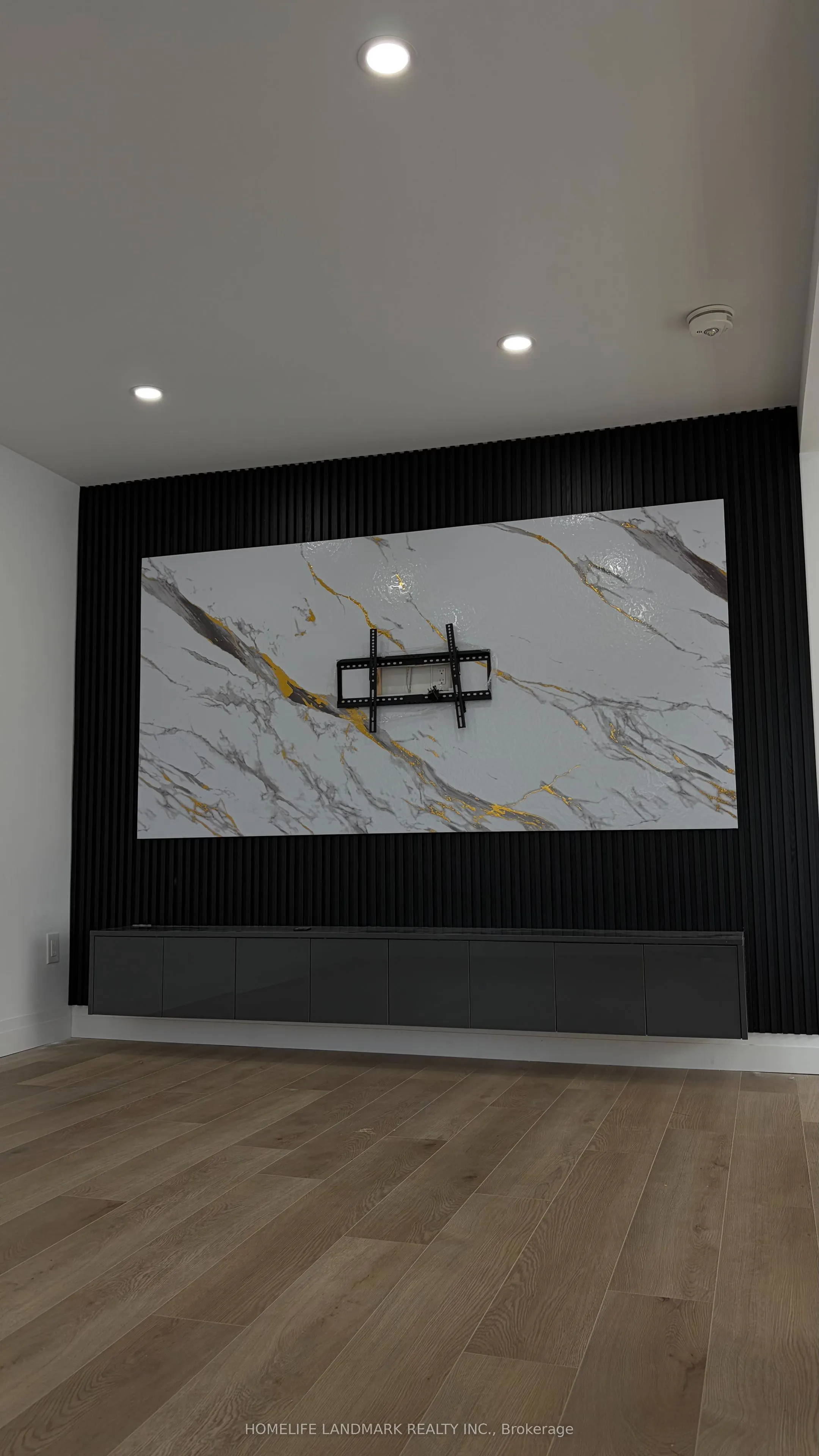 31A (Main Floor) Laurel Avenue