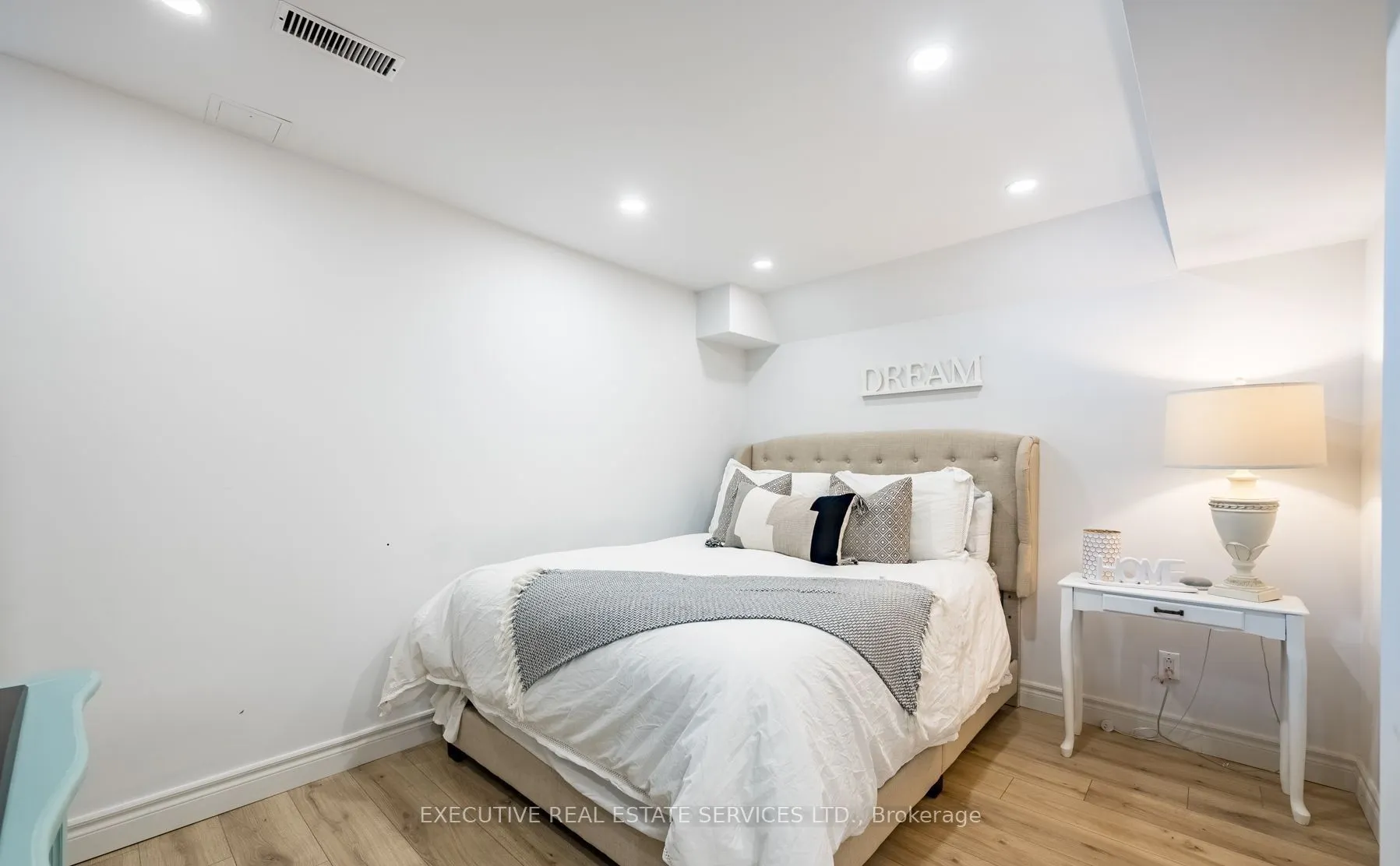 495 Rossland Road E