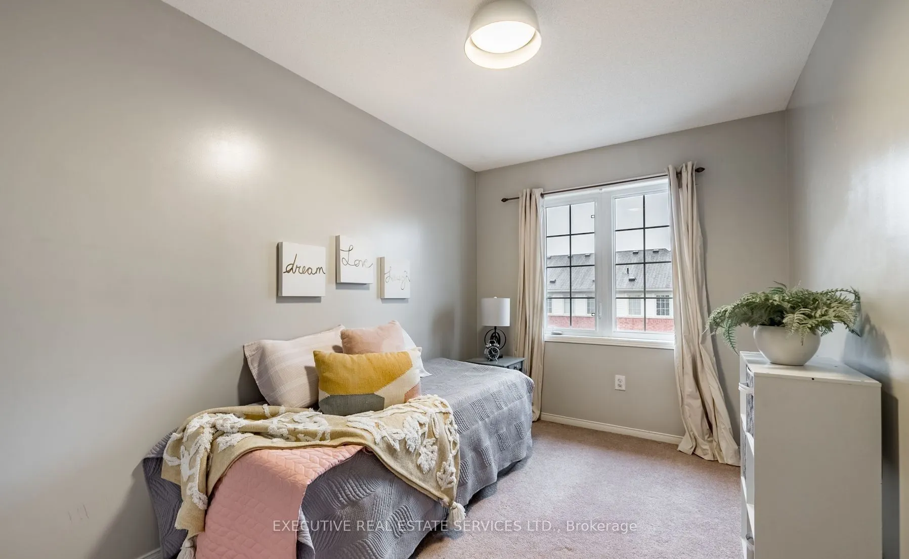 495 Rossland Road E
