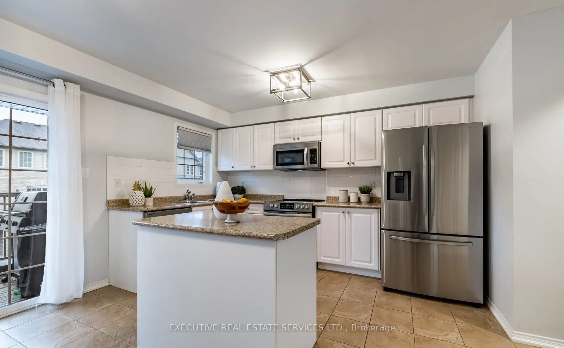 495 Rossland Road E