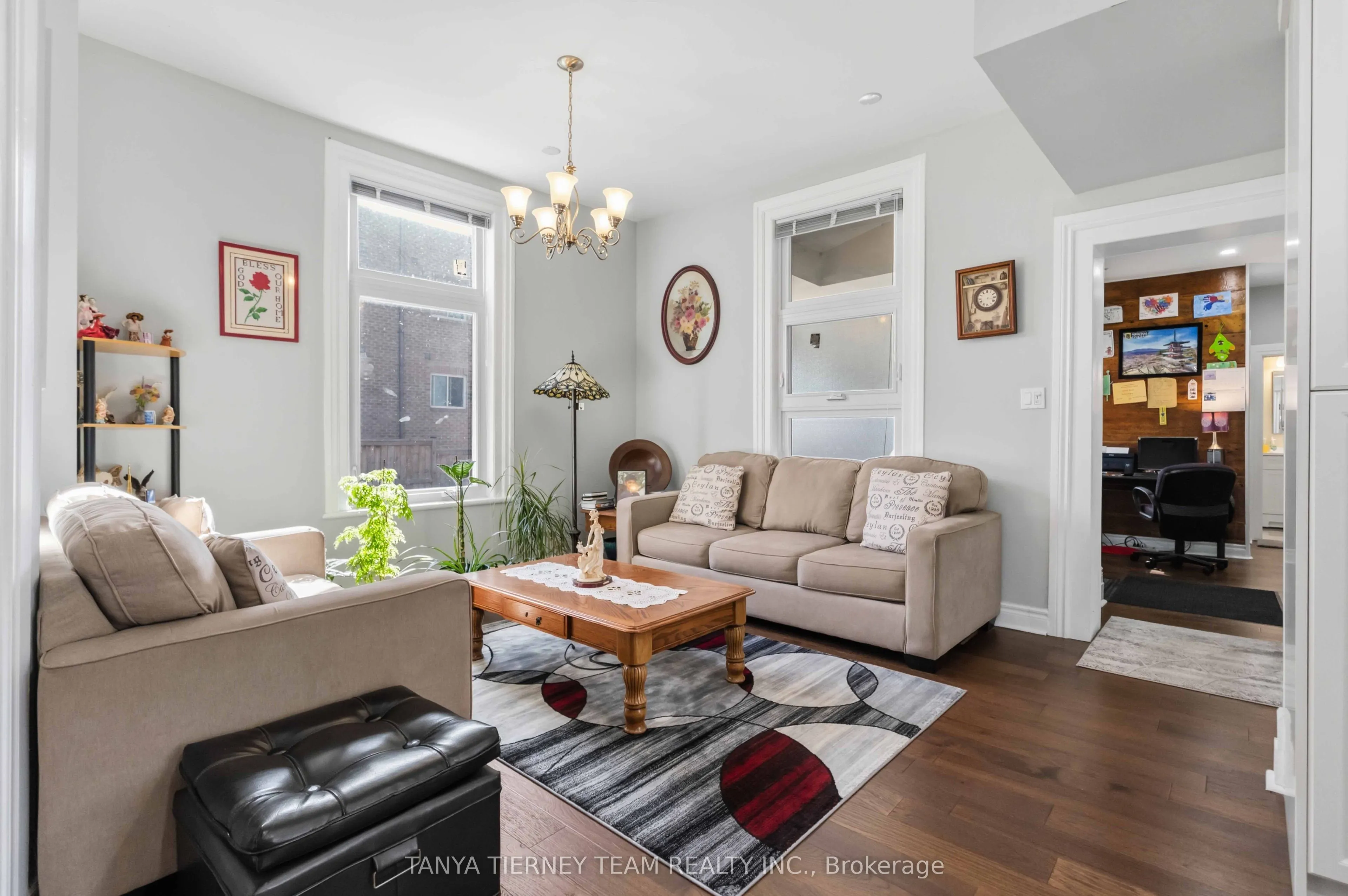 168 Centre Street S