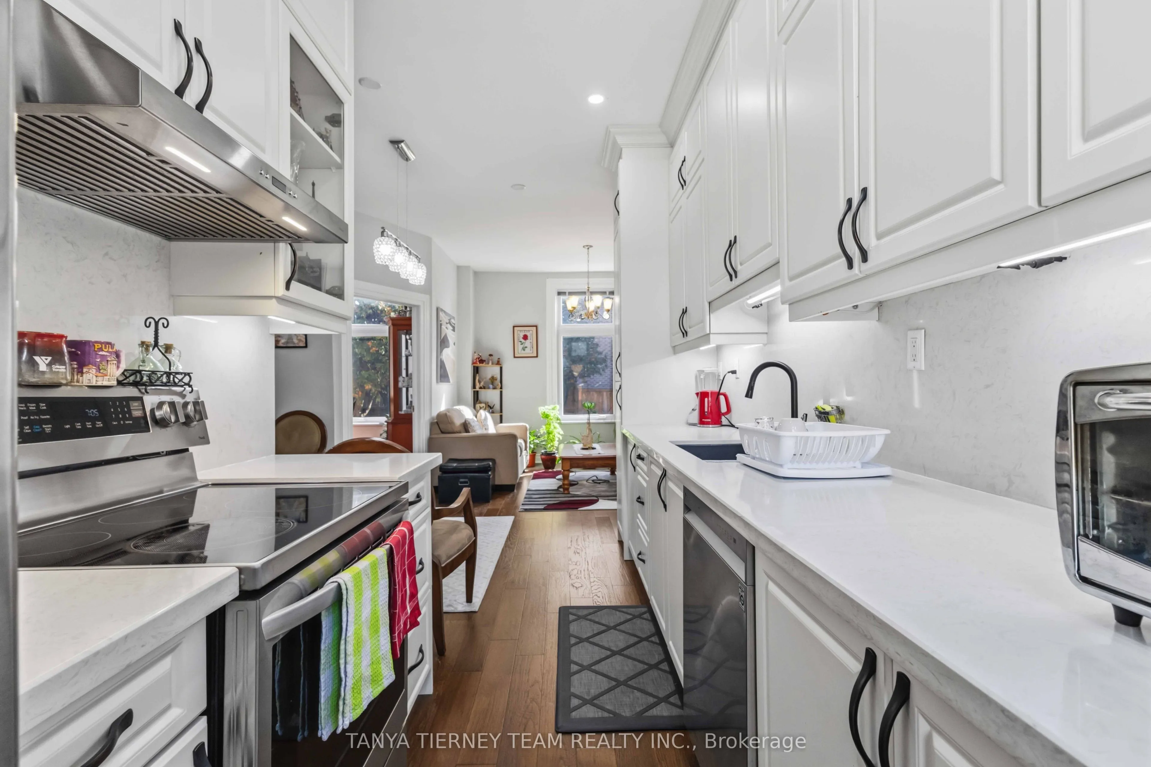 168 Centre Street S