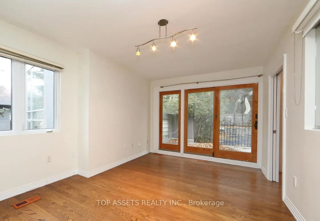 25 Fallingbrook Drive