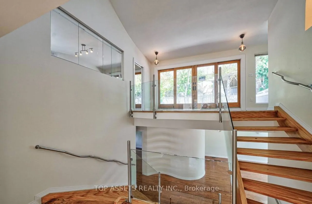 25 Fallingbrook Drive