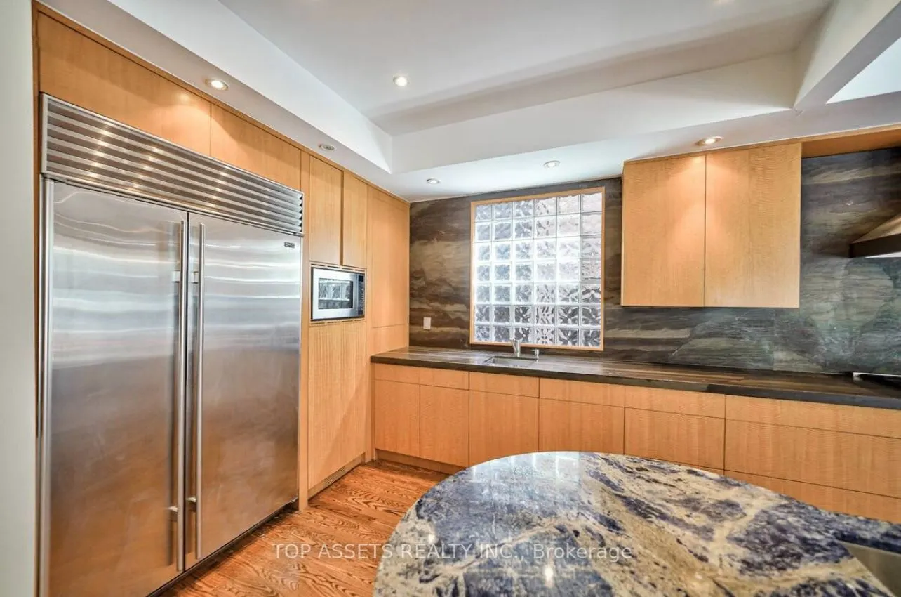 25 Fallingbrook Drive