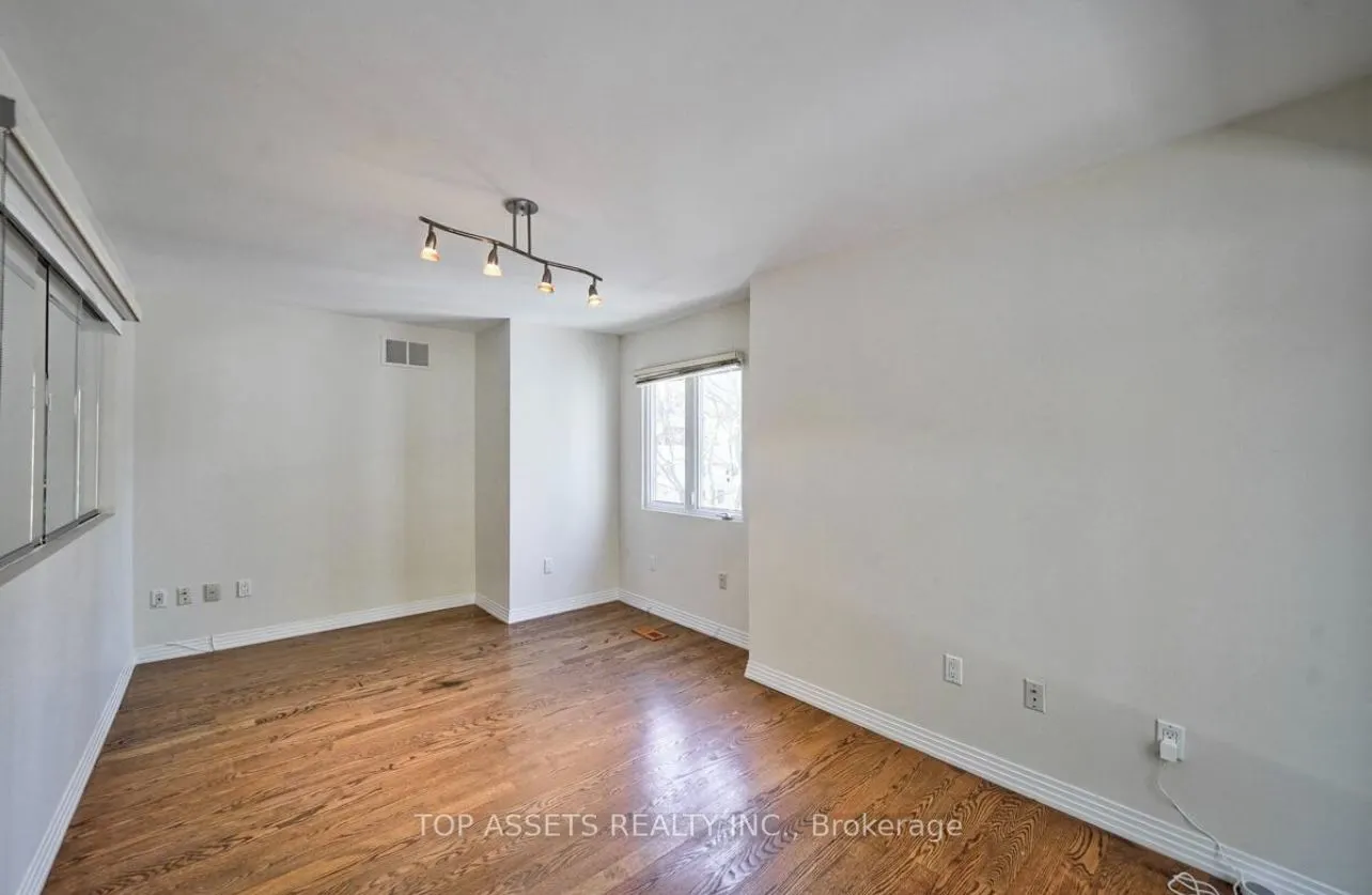 25 Fallingbrook Drive