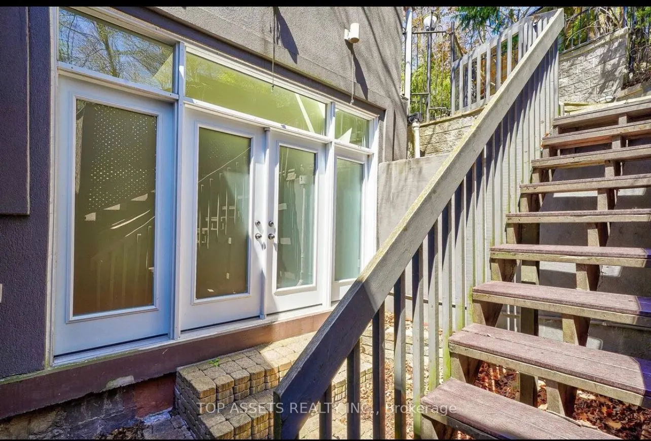 25 Fallingbrook Drive