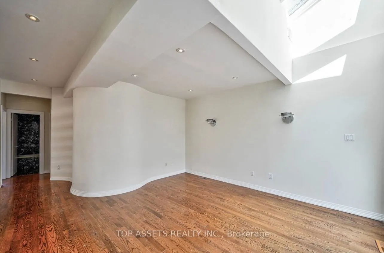 25 Fallingbrook Drive