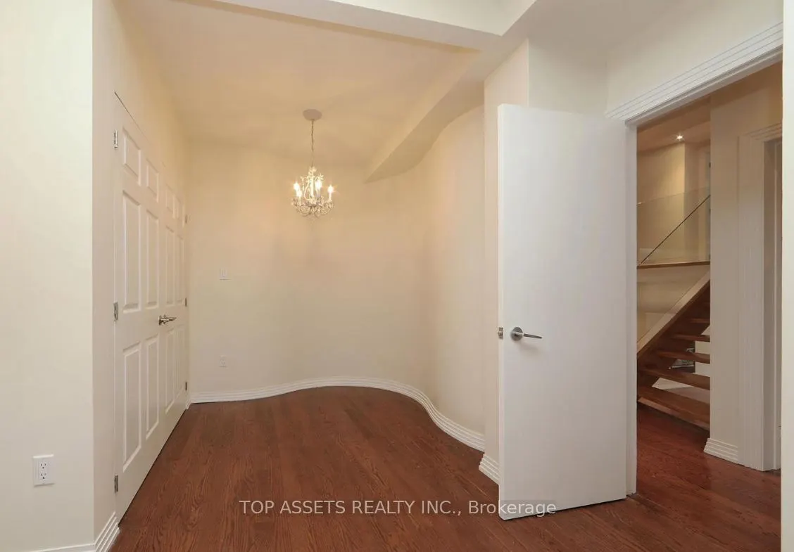 25 Fallingbrook Drive