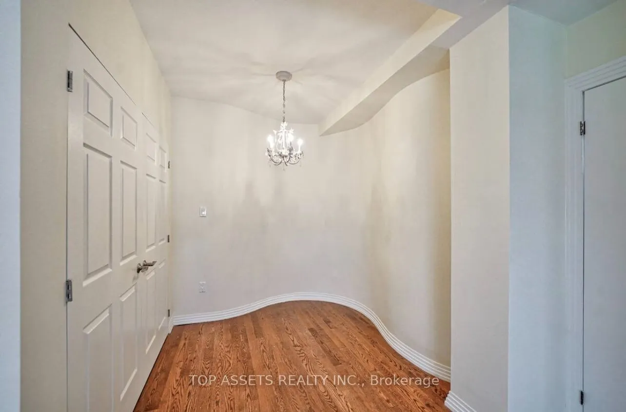 25 Fallingbrook Drive