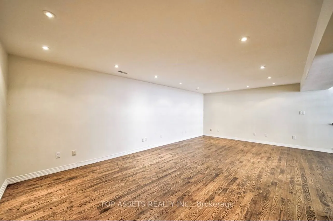 25 Fallingbrook Drive