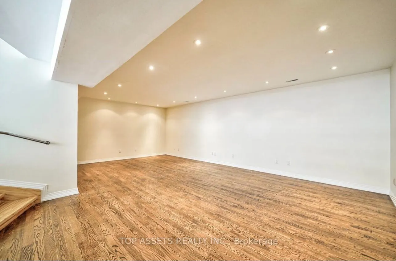 25 Fallingbrook Drive