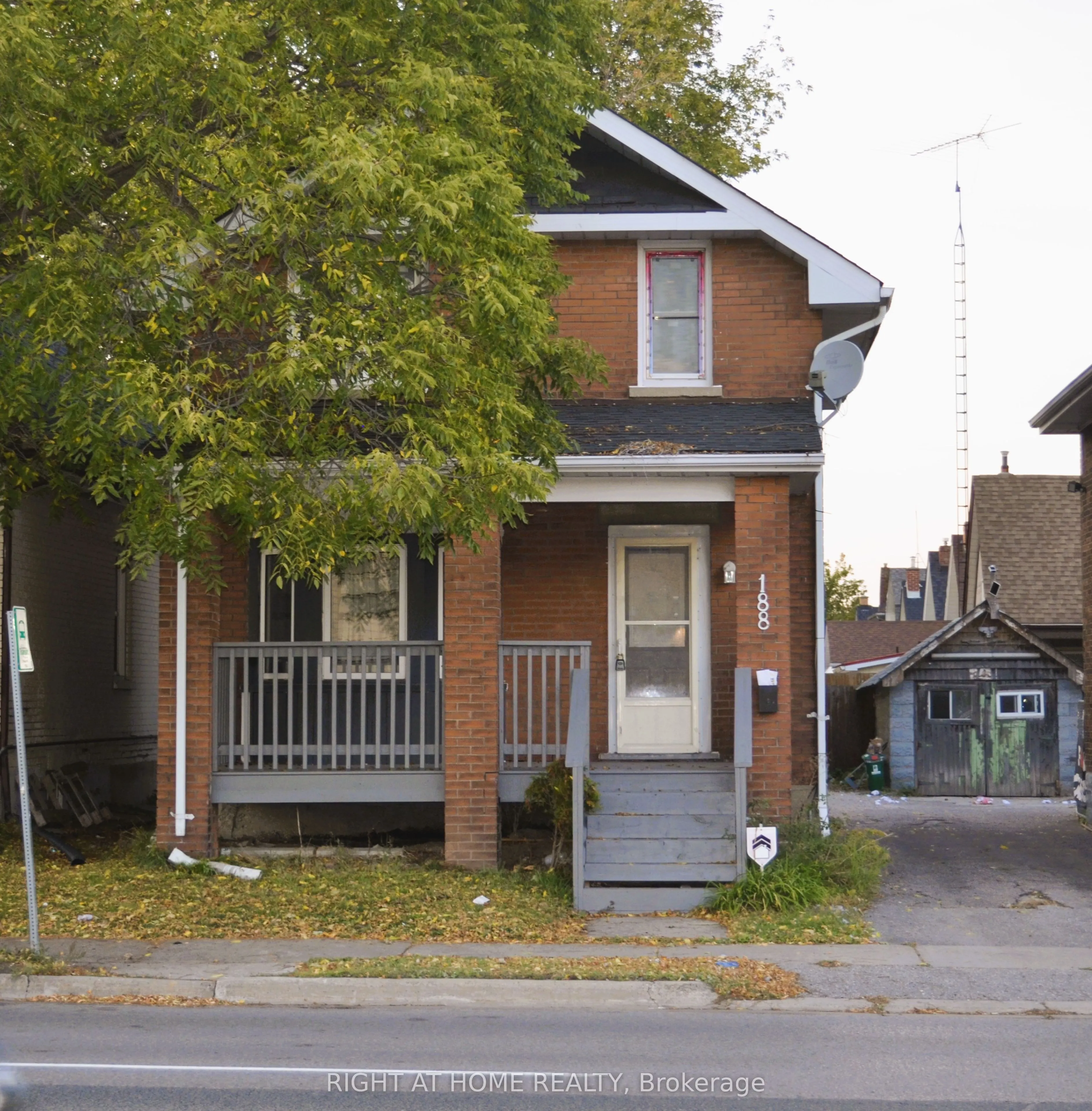 188 Adelaide Avenue E