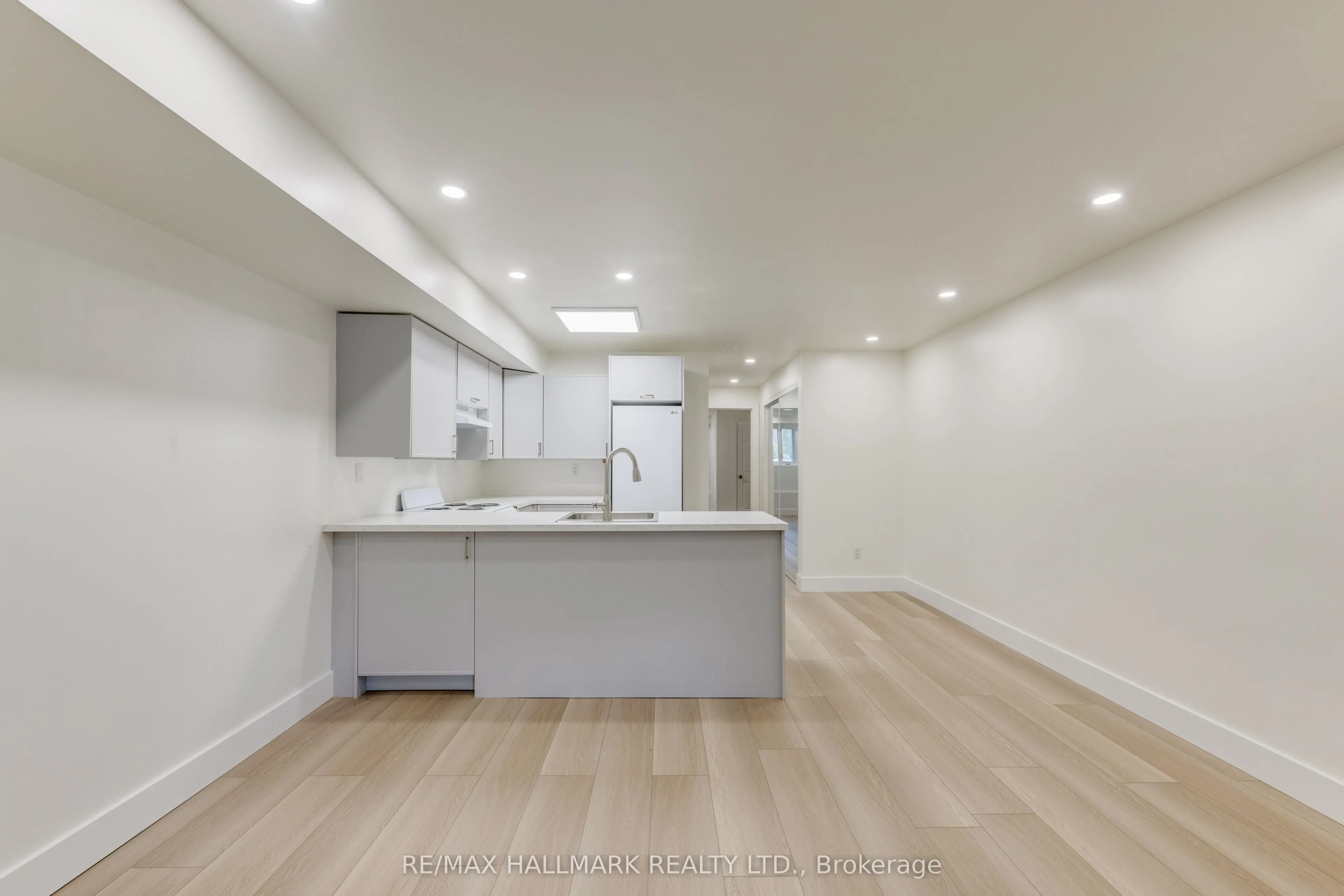 8 Empire Avenue #Lower Unit