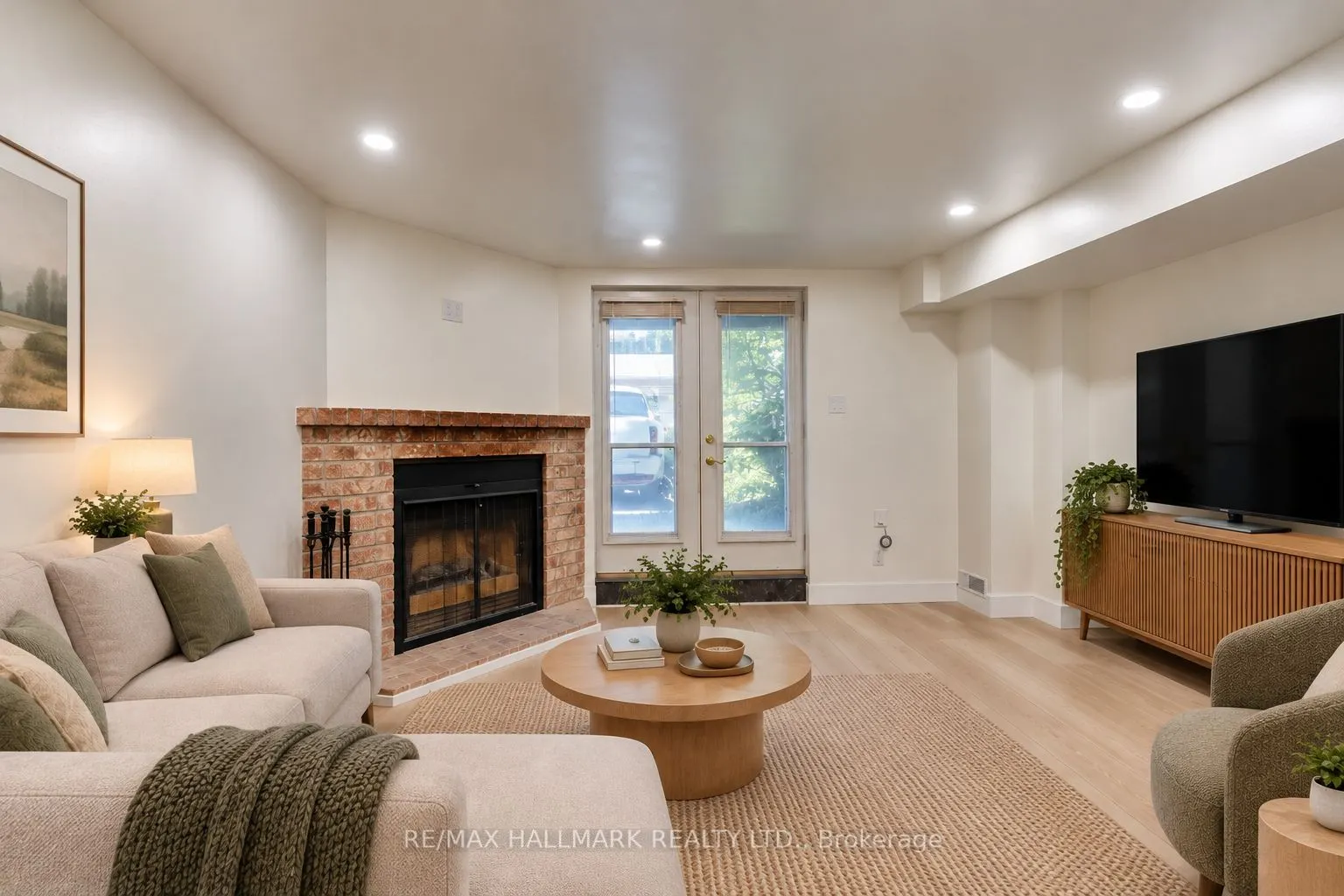 8 Empire Avenue #Lower Unit