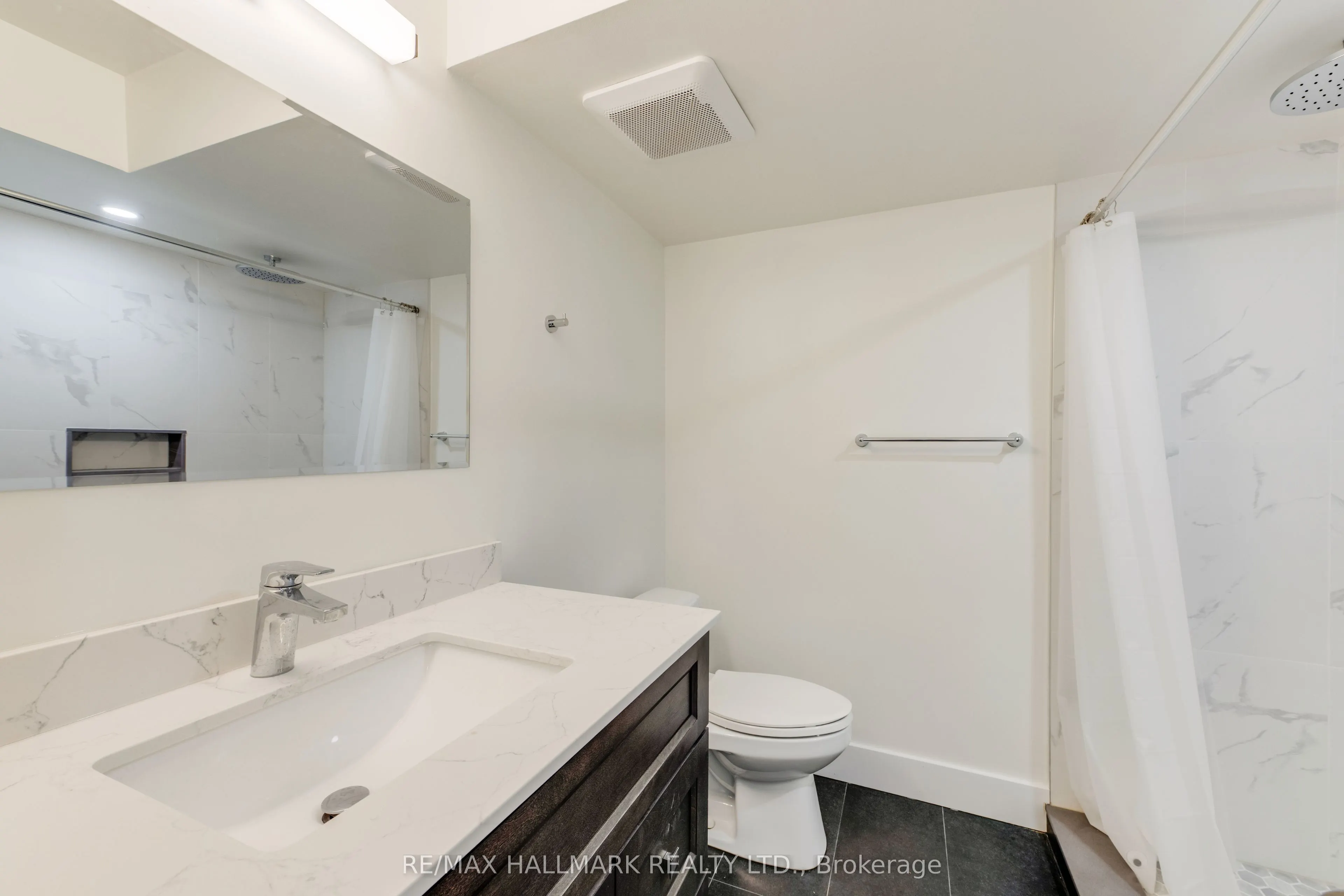 8 Empire Avenue #Lower Unit