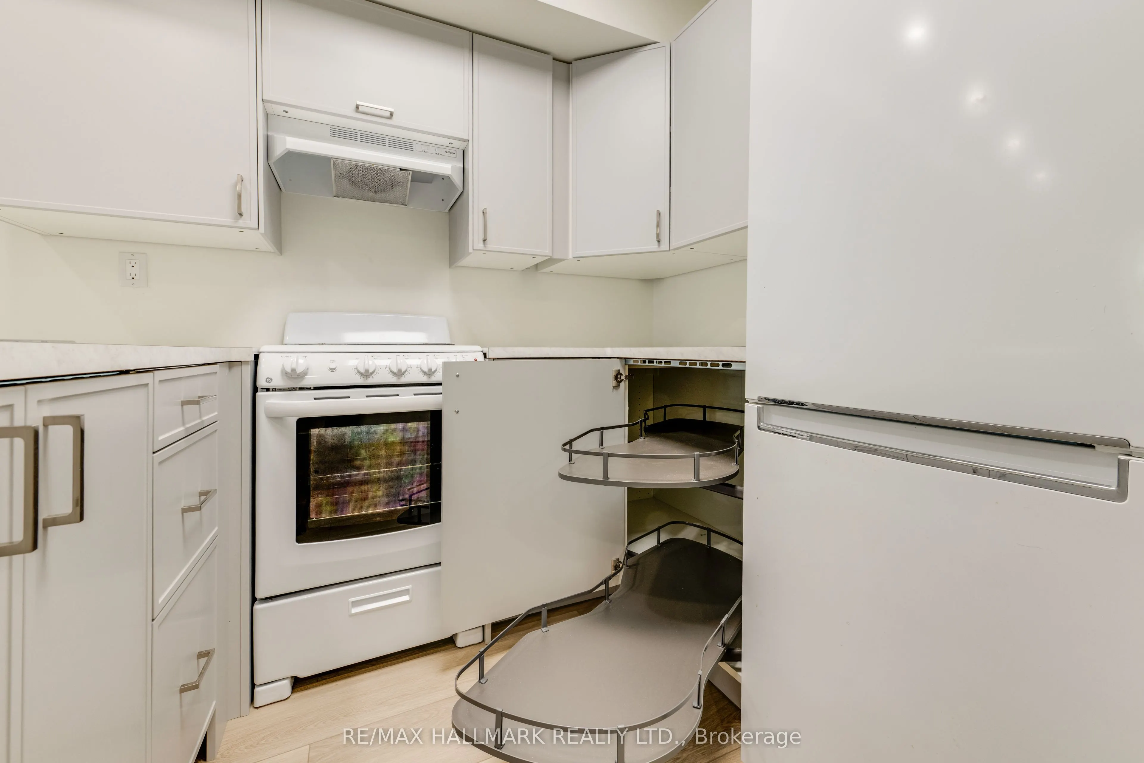 8 Empire Avenue #Lower Unit