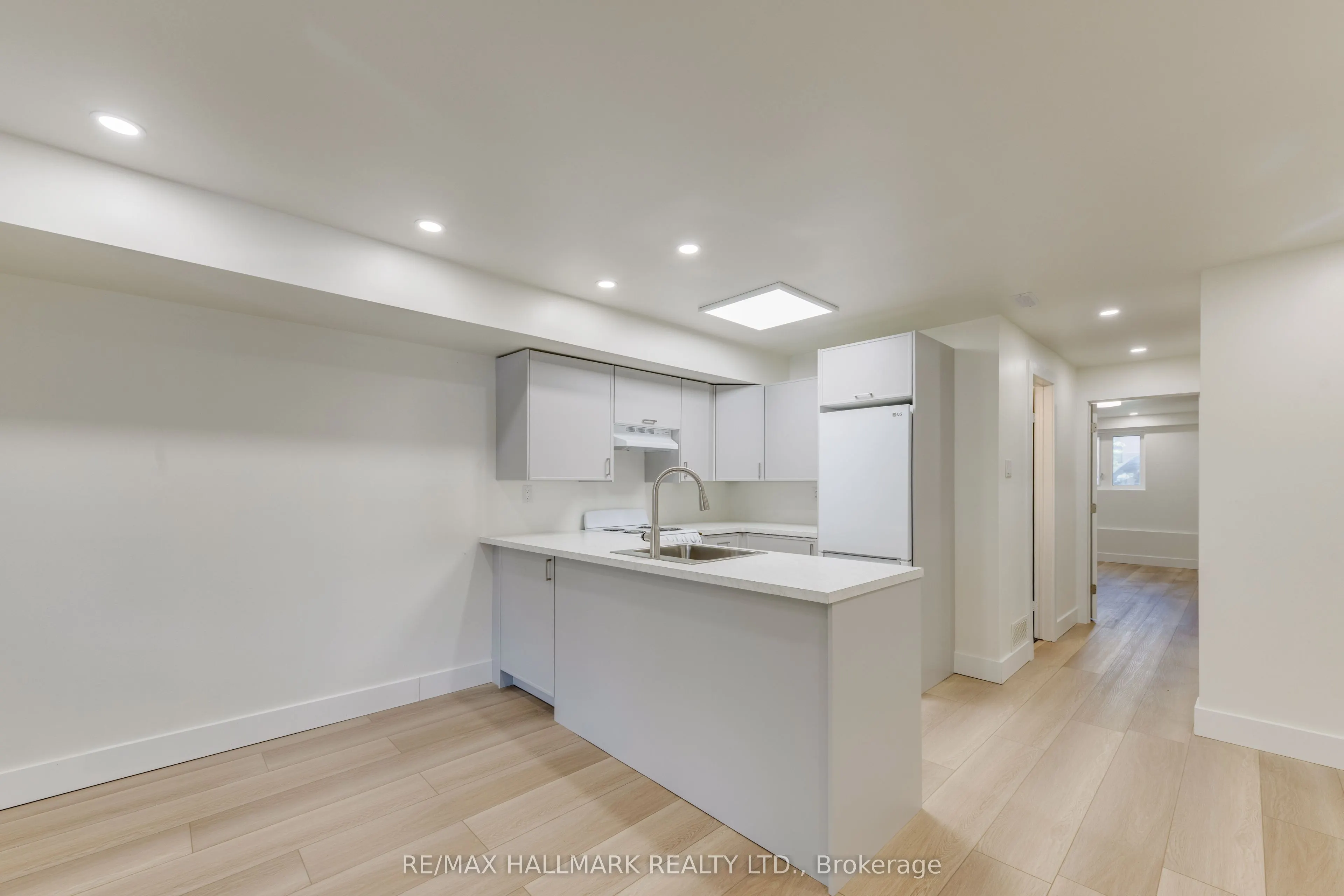 8 Empire Avenue #Lower Unit