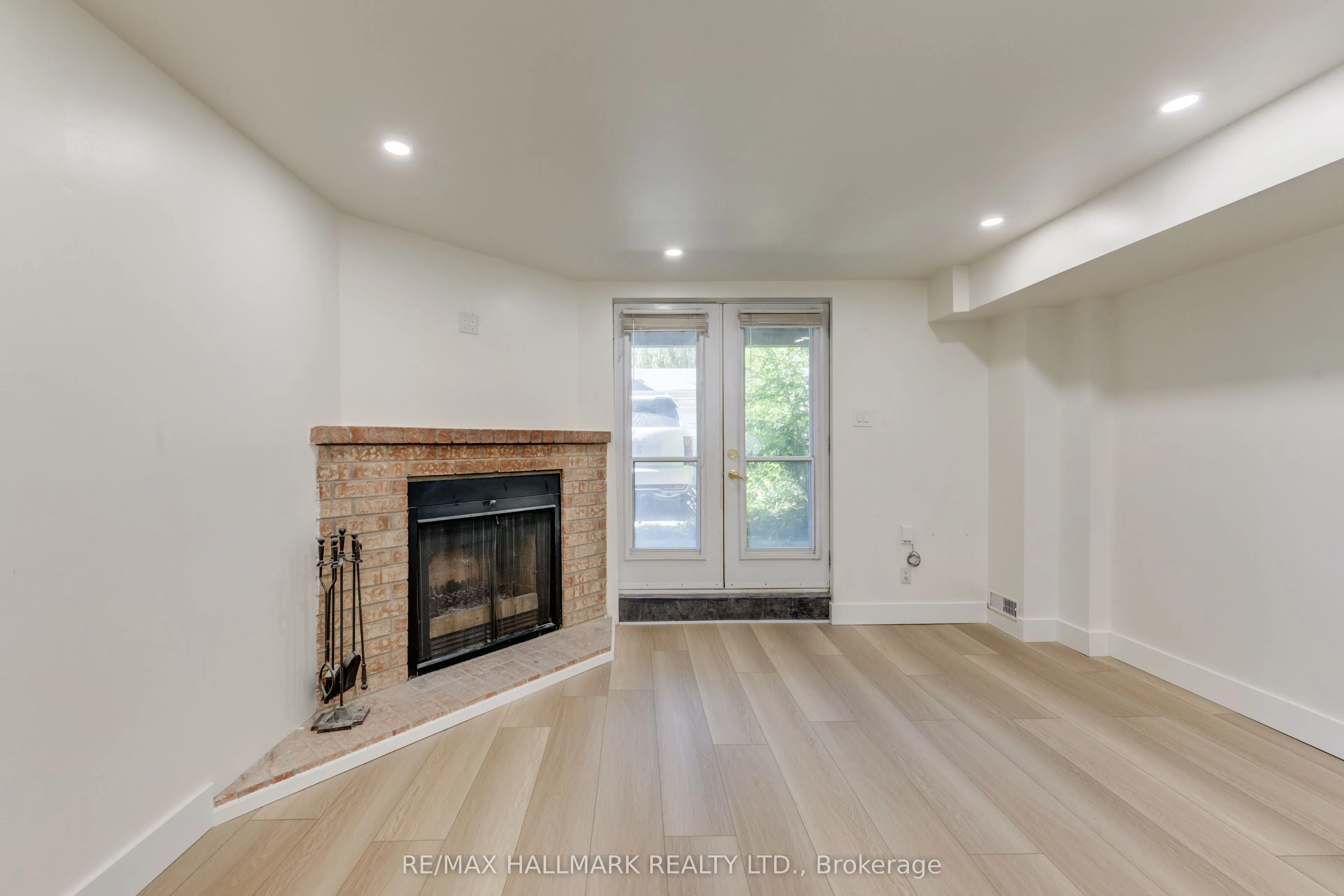 8 Empire Avenue #Lower Unit
